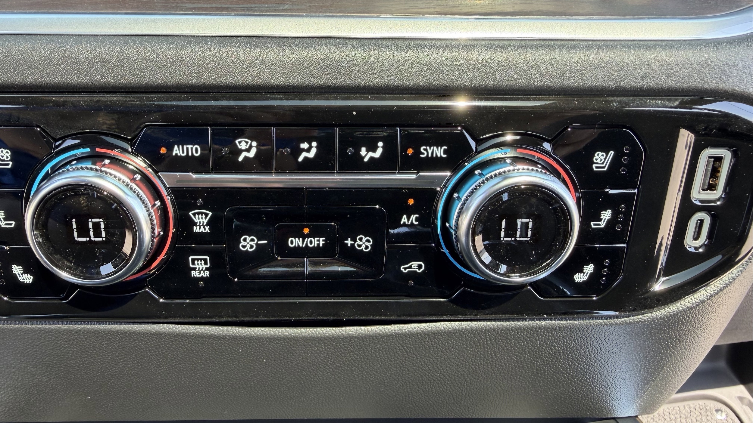 2026 GMC Sierra 1500 SLT - Photo 31