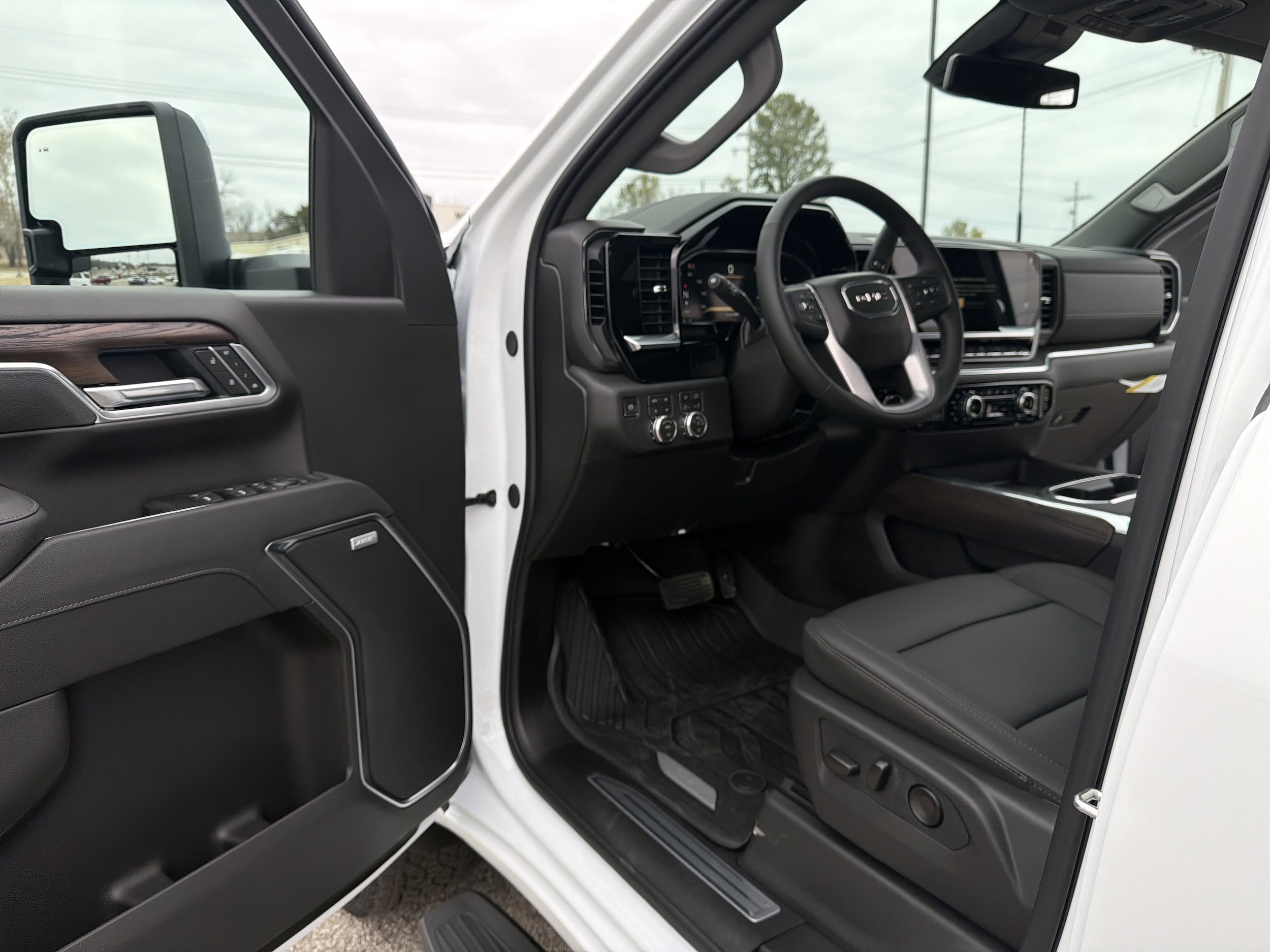 2026 GMC Sierra 2500HD SLT - Photo 17