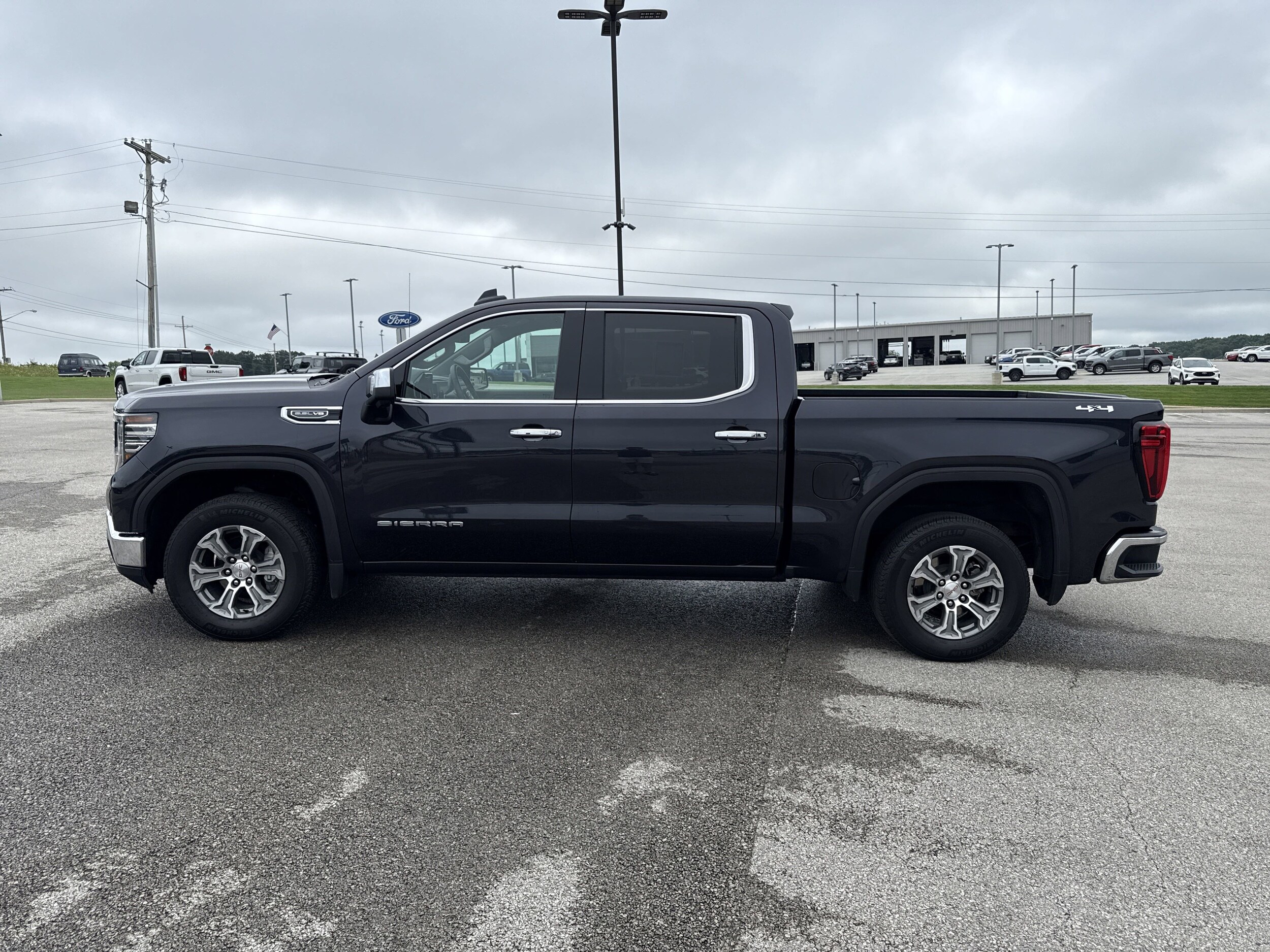 2024 Gmc Sierra 1500 SLT photo 3