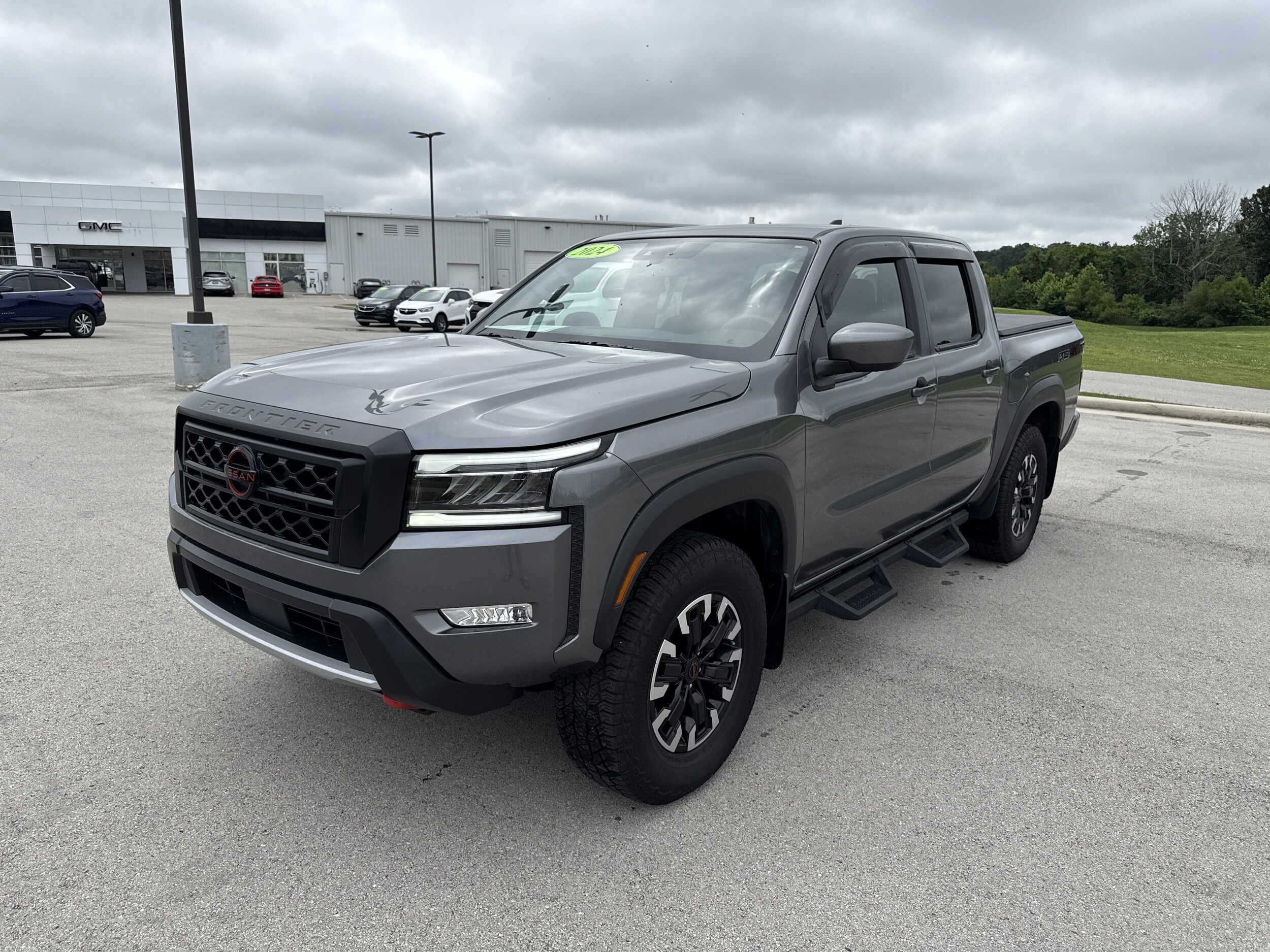 2024 Nissan Frontier PRO-4X photo 2