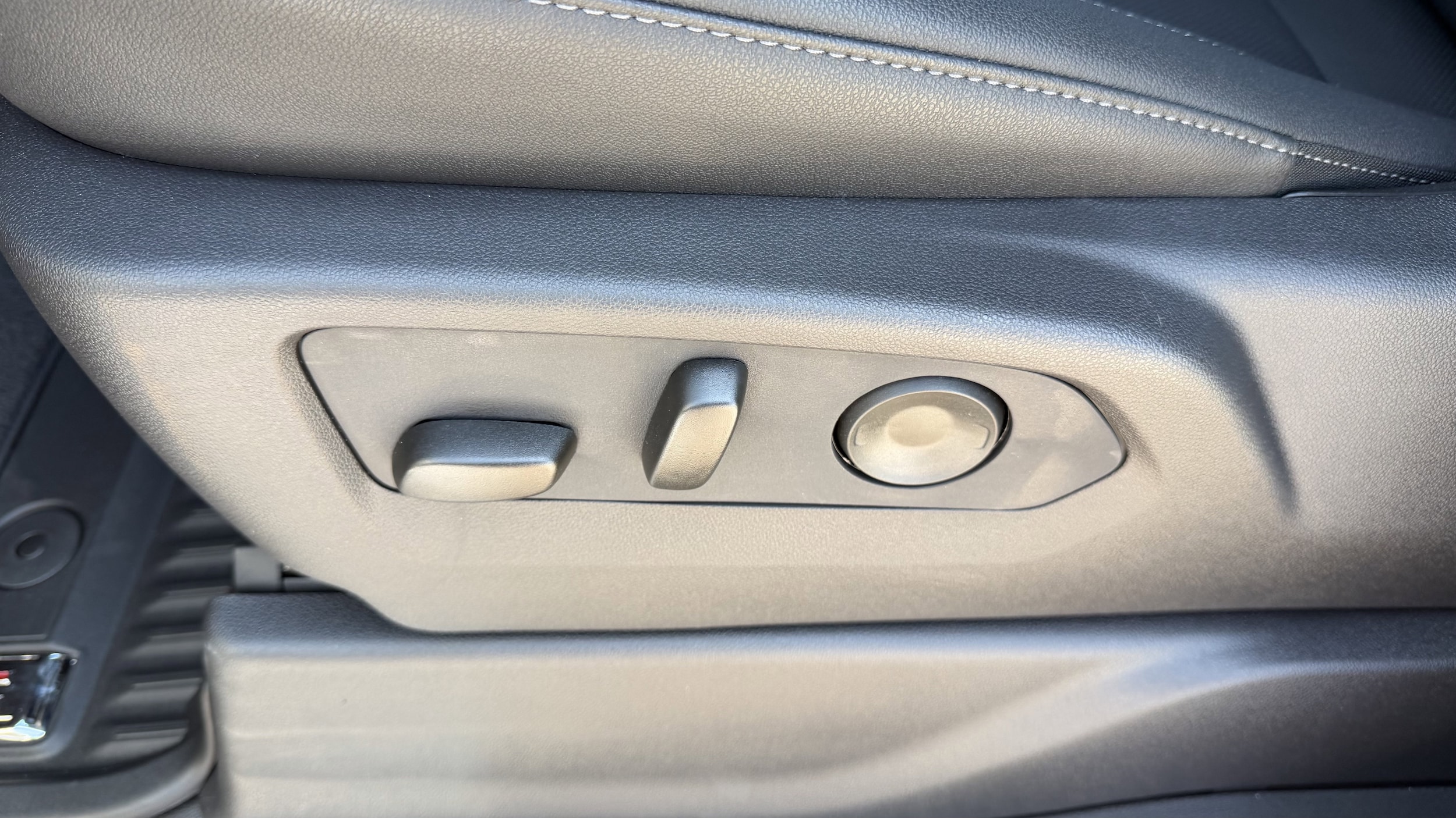 2026 GMC Sierra 1500 SLT - Photo 20