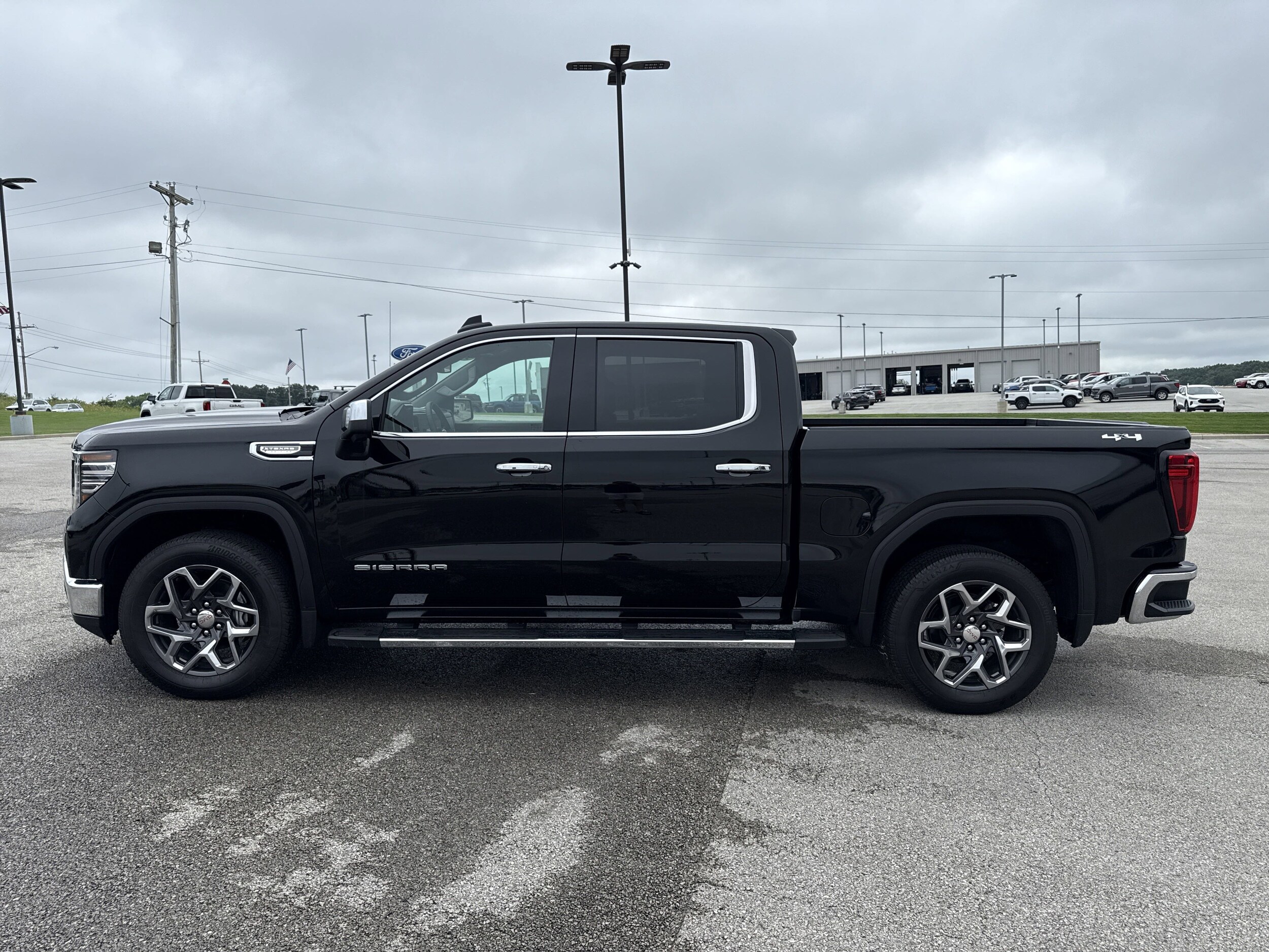 2024 Gmc Sierra 1500 SLT photo 4