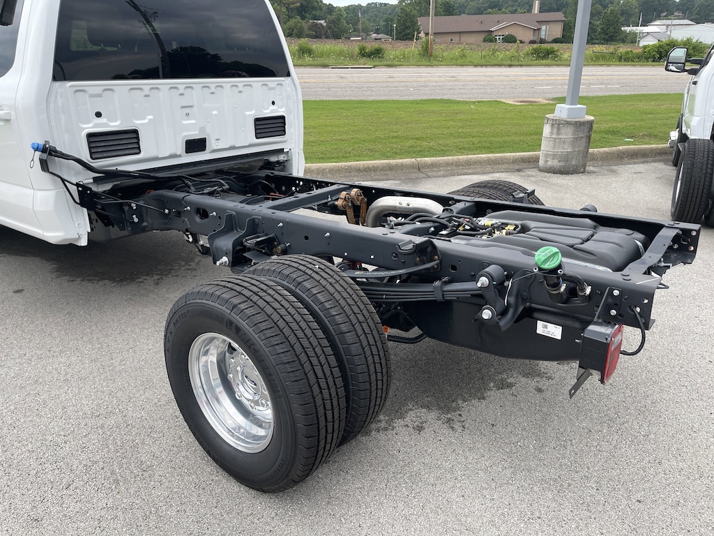 New 2025 Ford Super Duty F-350 DRW LARIAT LARIAT 4WD Crew Cab 179 WB 60 CA
