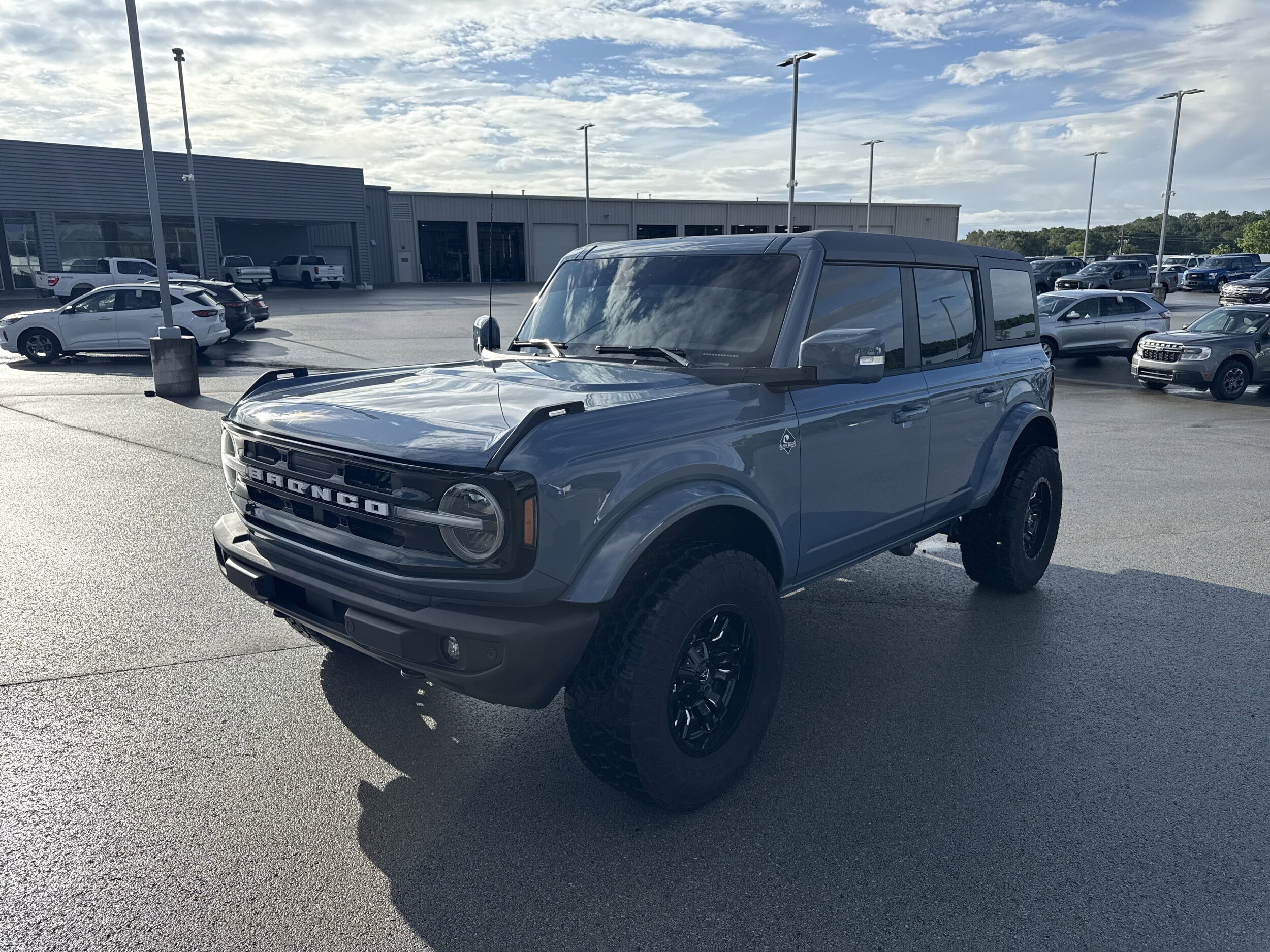 Used 2024 Ford Bronco 4-Door Outer Banks with VIN 1FMEE8BP8RLA07608 for sale in Mountain Home, AR