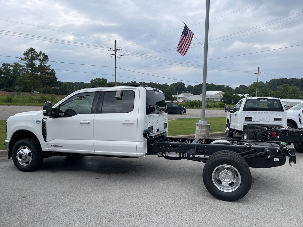 New 2025 Ford Super Duty F-350 DRW LARIAT LARIAT 4WD Crew Cab 179 WB 60 CA