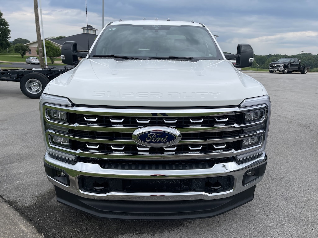 New 2025 Ford Super Duty F-350 DRW LARIAT LARIAT 4WD Crew Cab 179 WB 60 CA