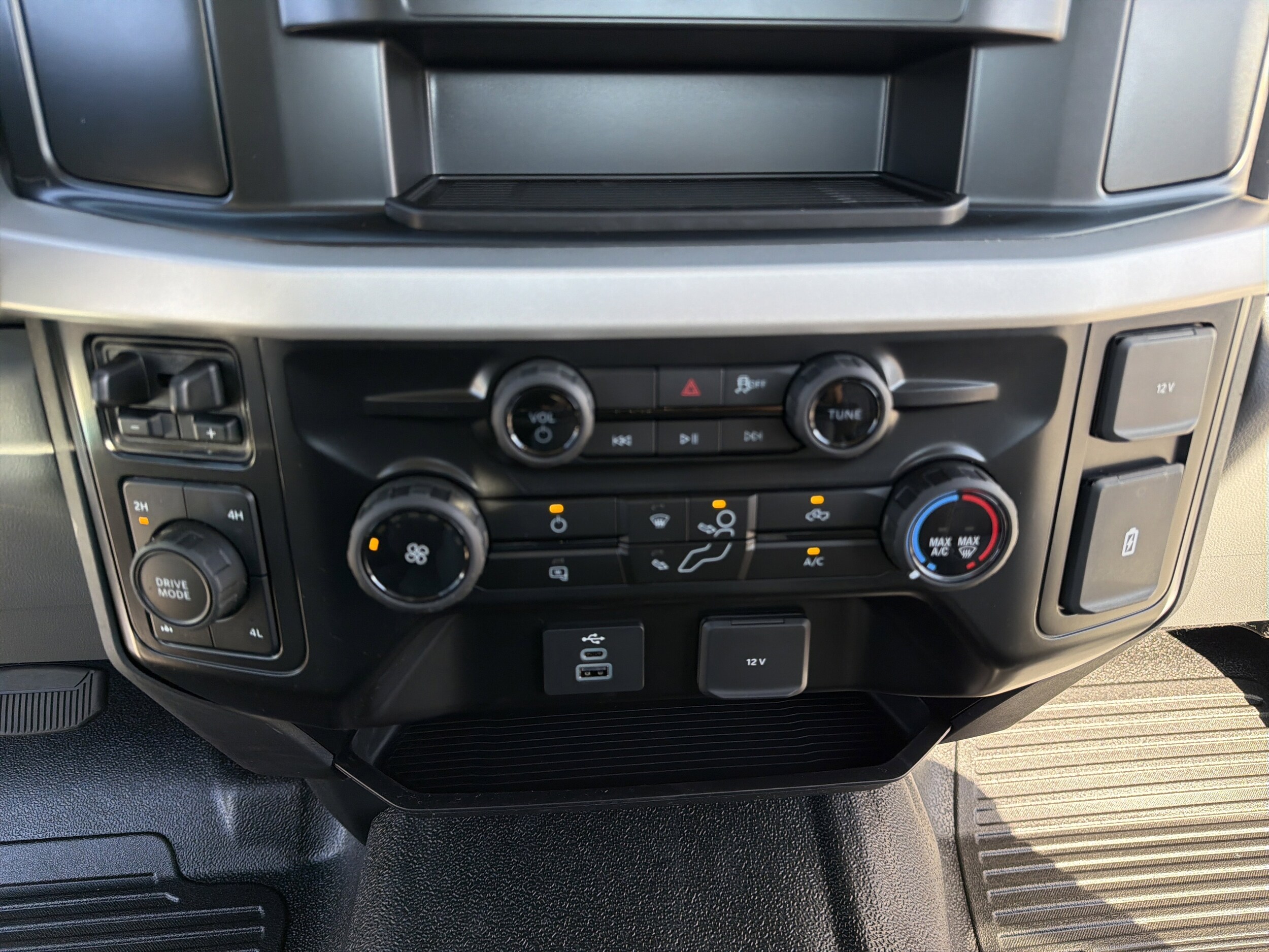 2026 Ford F-350 Super Duty Chassis Cab XL - Photo 23