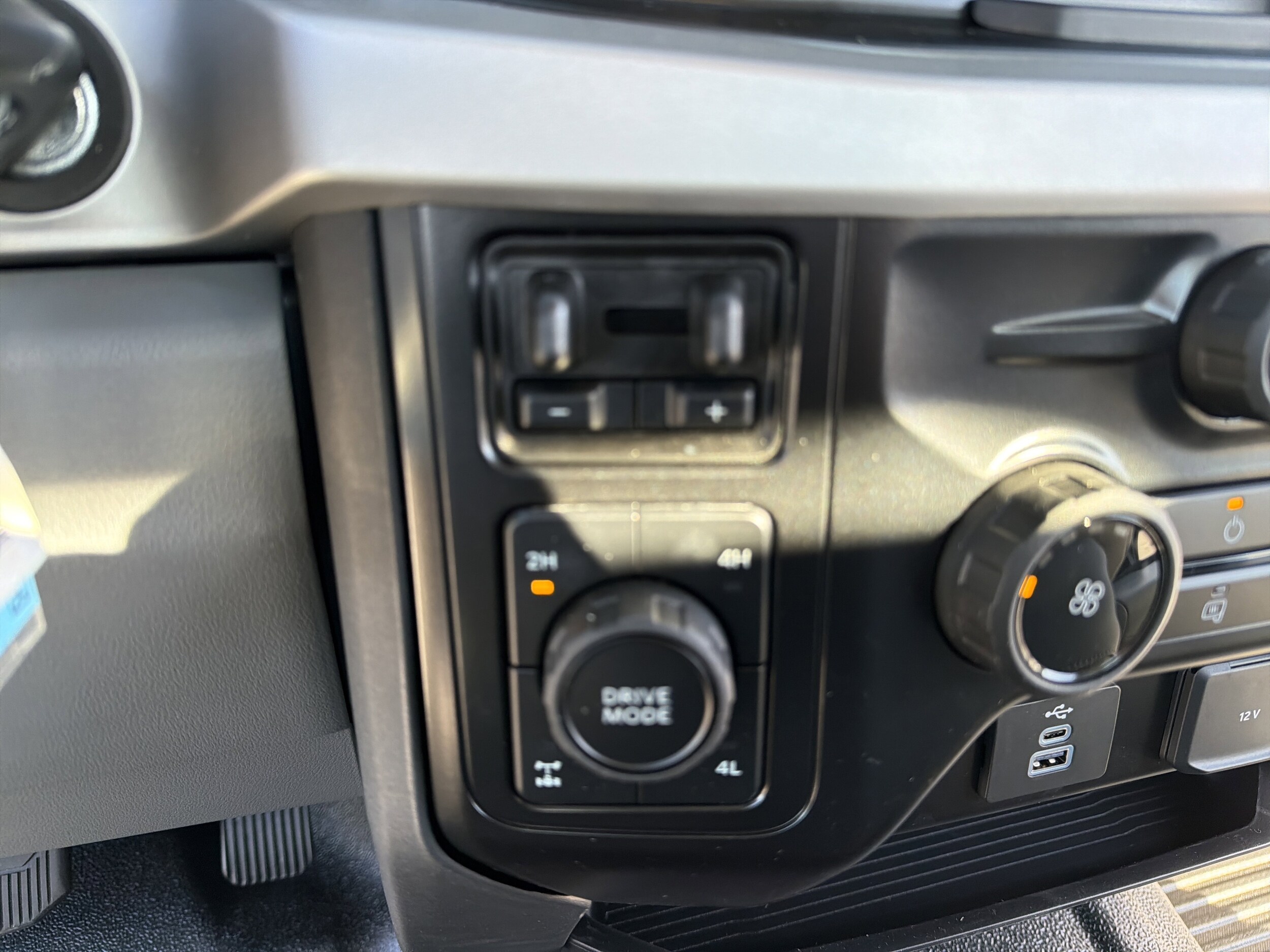 2026 Ford F-350 Super Duty Chassis Cab XL - Photo 24