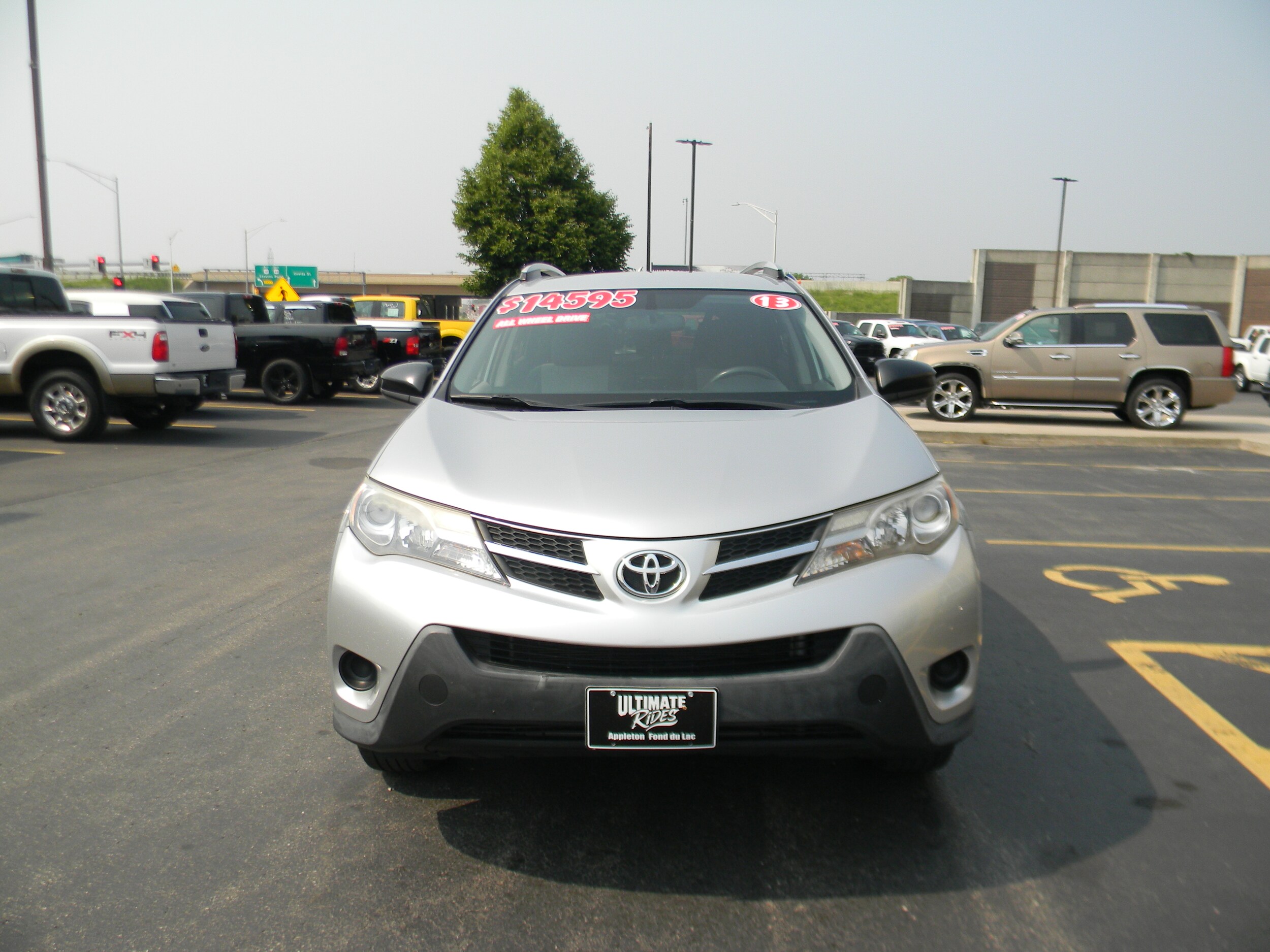 2013 Toyota RAV4 LE photo 2