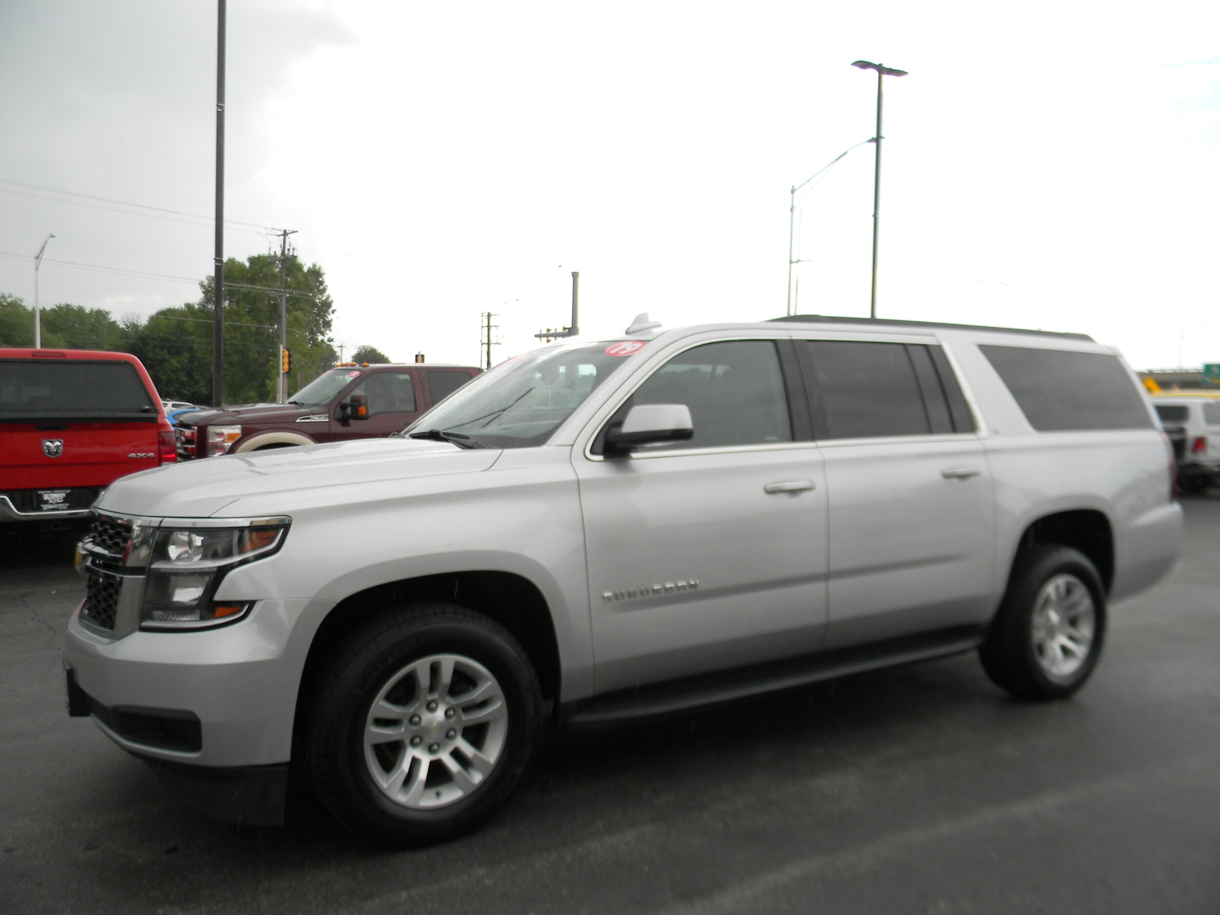 2019 Chevrolet Suburban LT photo 3