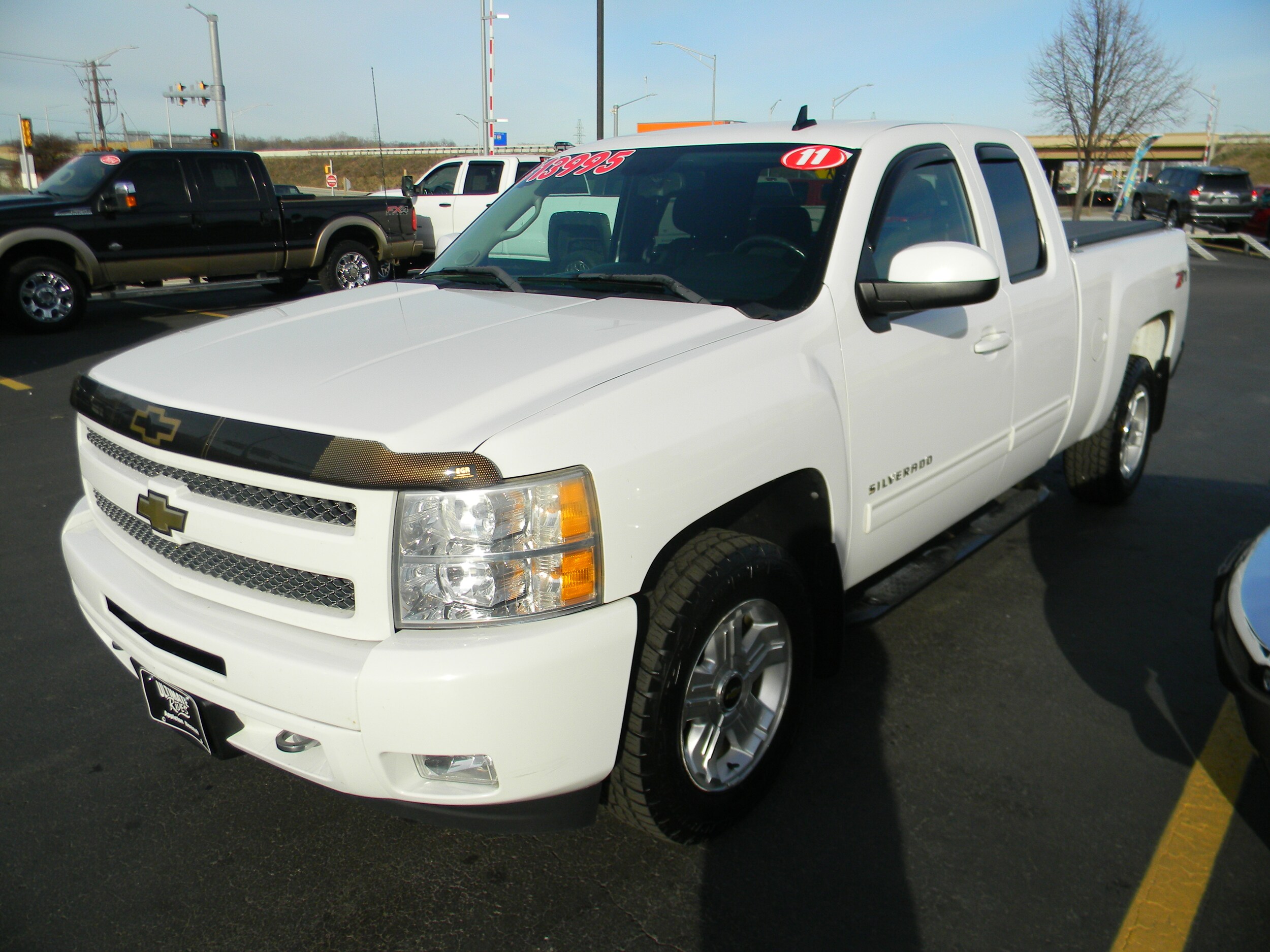 2011 Chevrolet Silverado 1500 LT photo 3