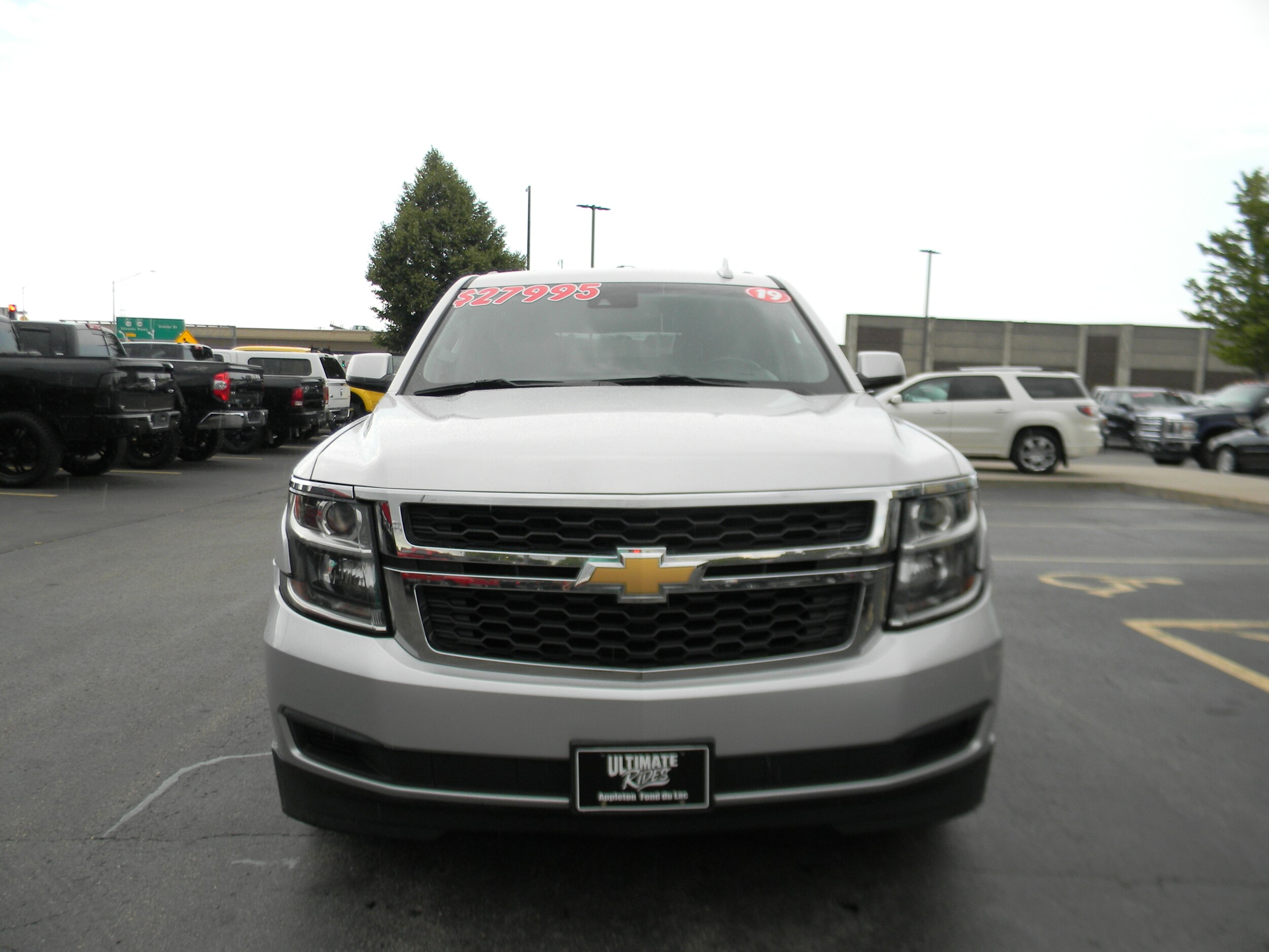 2019 Chevrolet Suburban LT photo 2