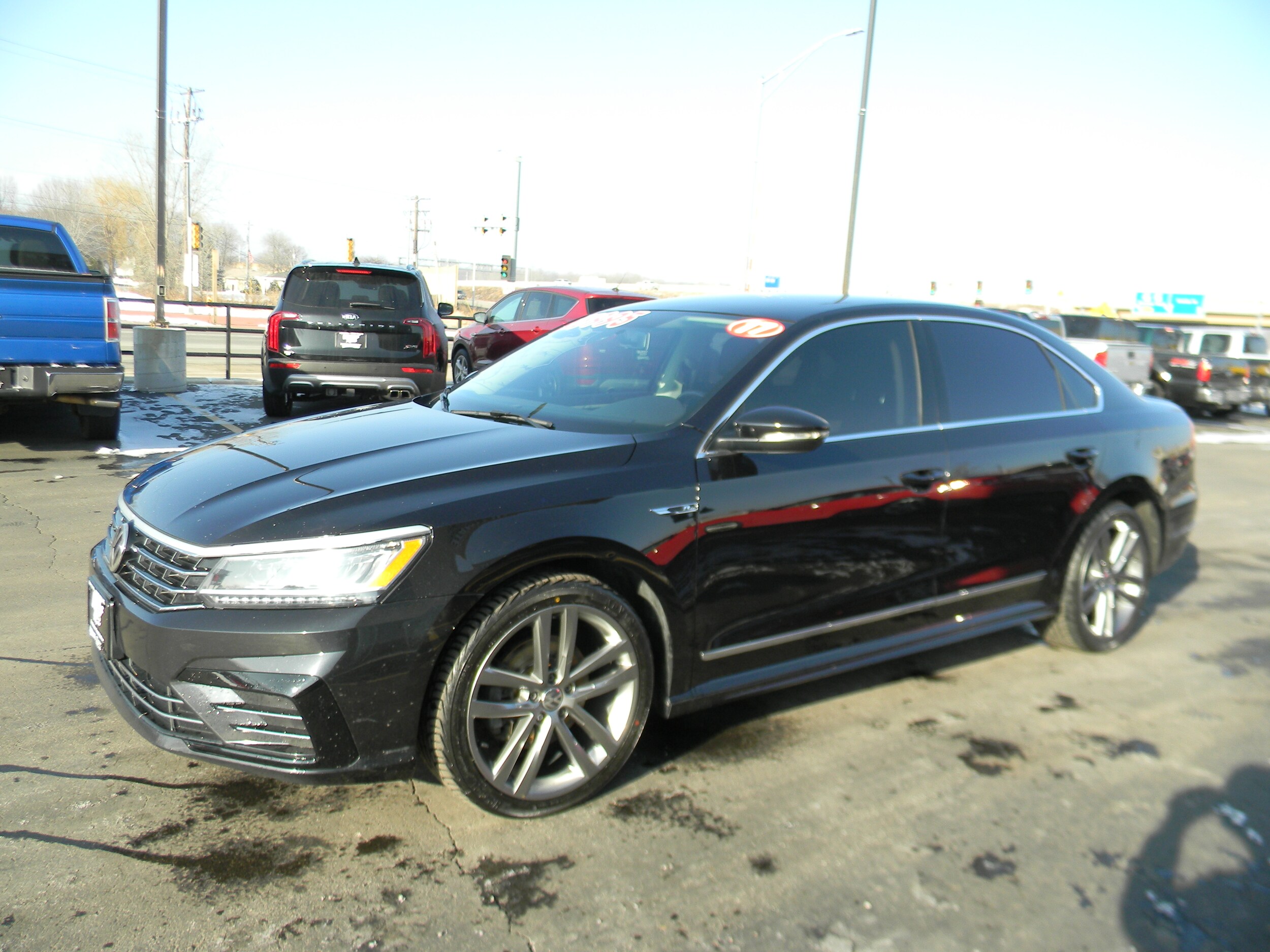2017 Volkswagen Passat R-Line photo 3