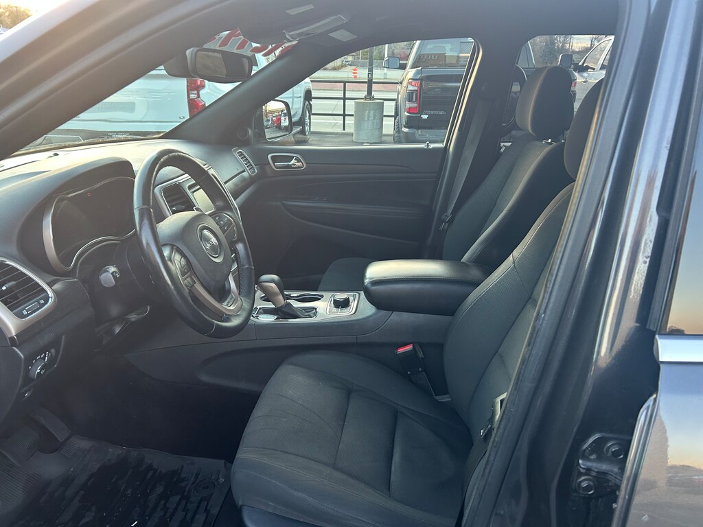 Used 2017 Jeep Grand Cherokee Laredo 4x4 SUV