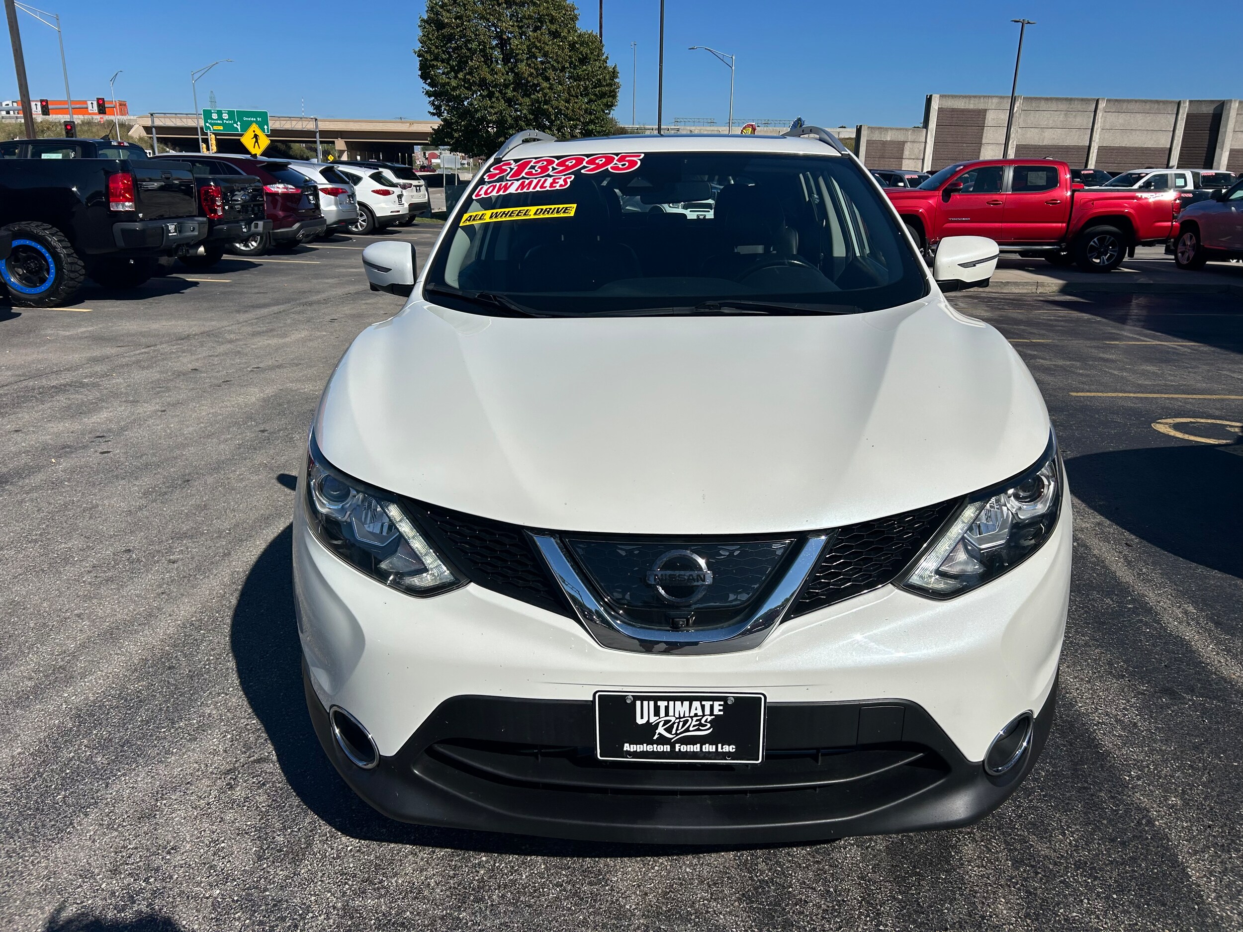 2017 Nissan Rogue Sport SL photo 2