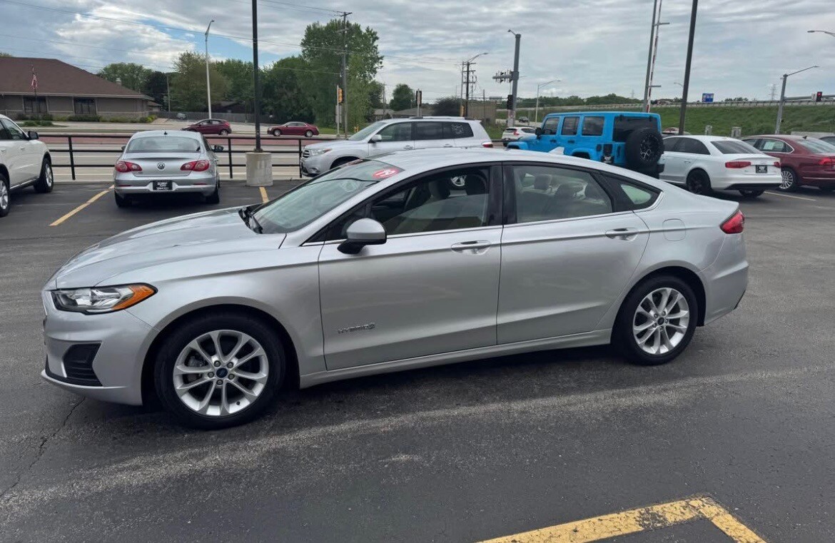 2019 Ford Fusion SE Hybrid photo 3