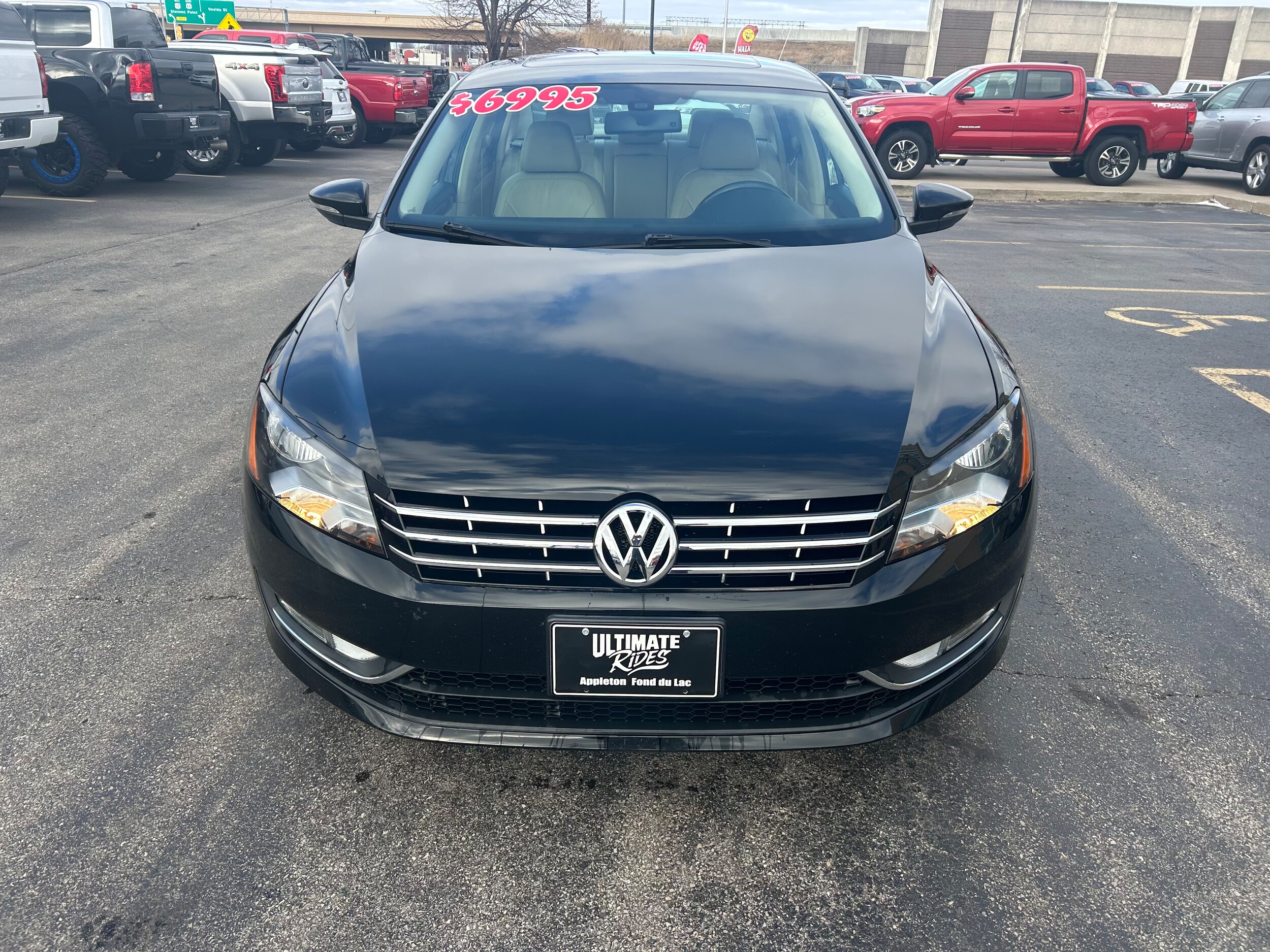 2012 Volkswagen Passat SEL photo 2