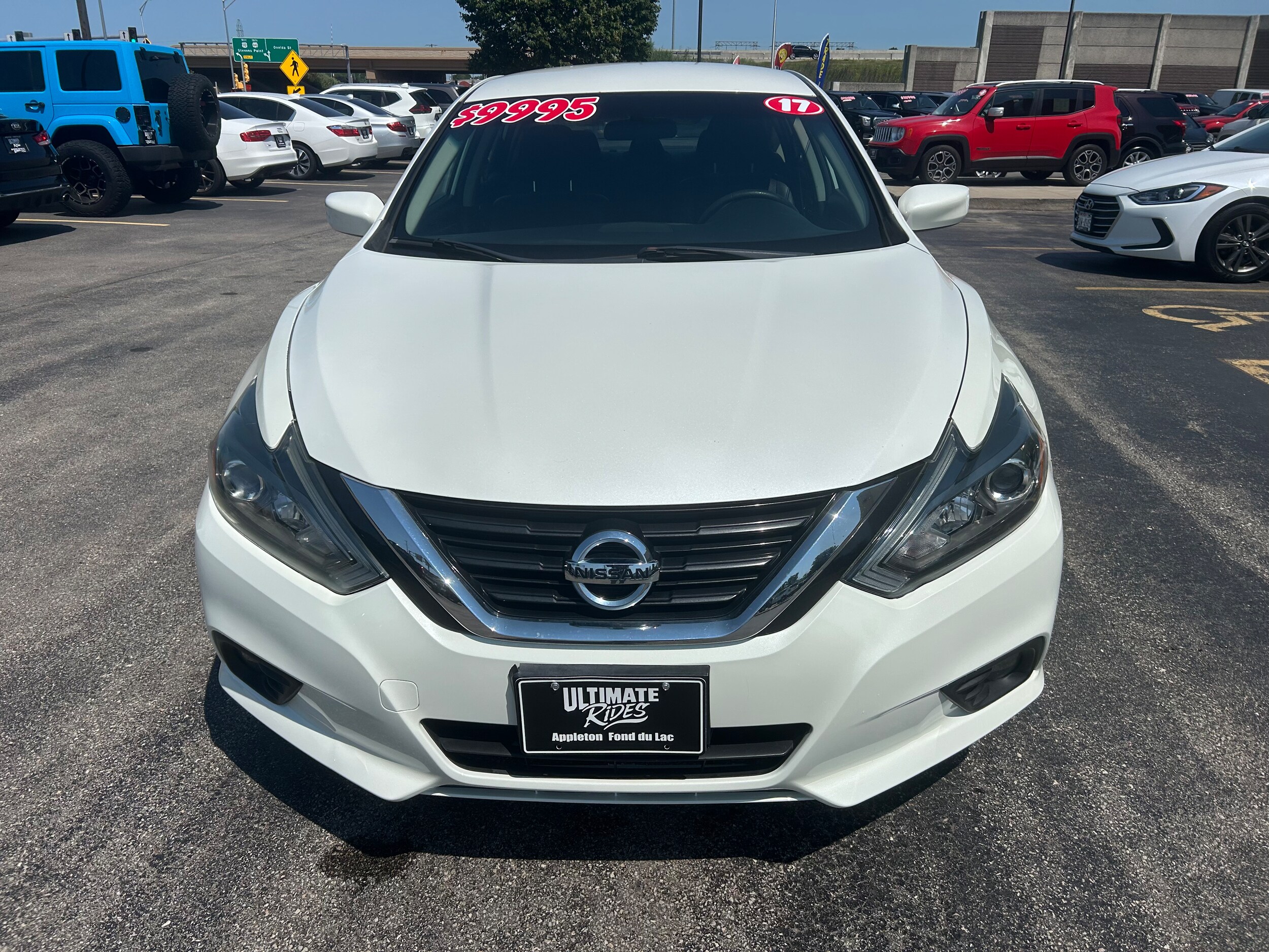 2017 Nissan Altima SR photo 2
