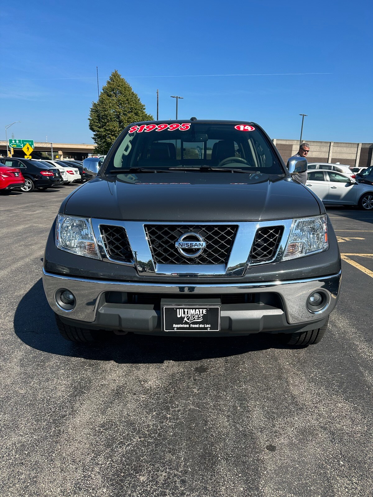 2014 Nissan Frontier SL photo 2