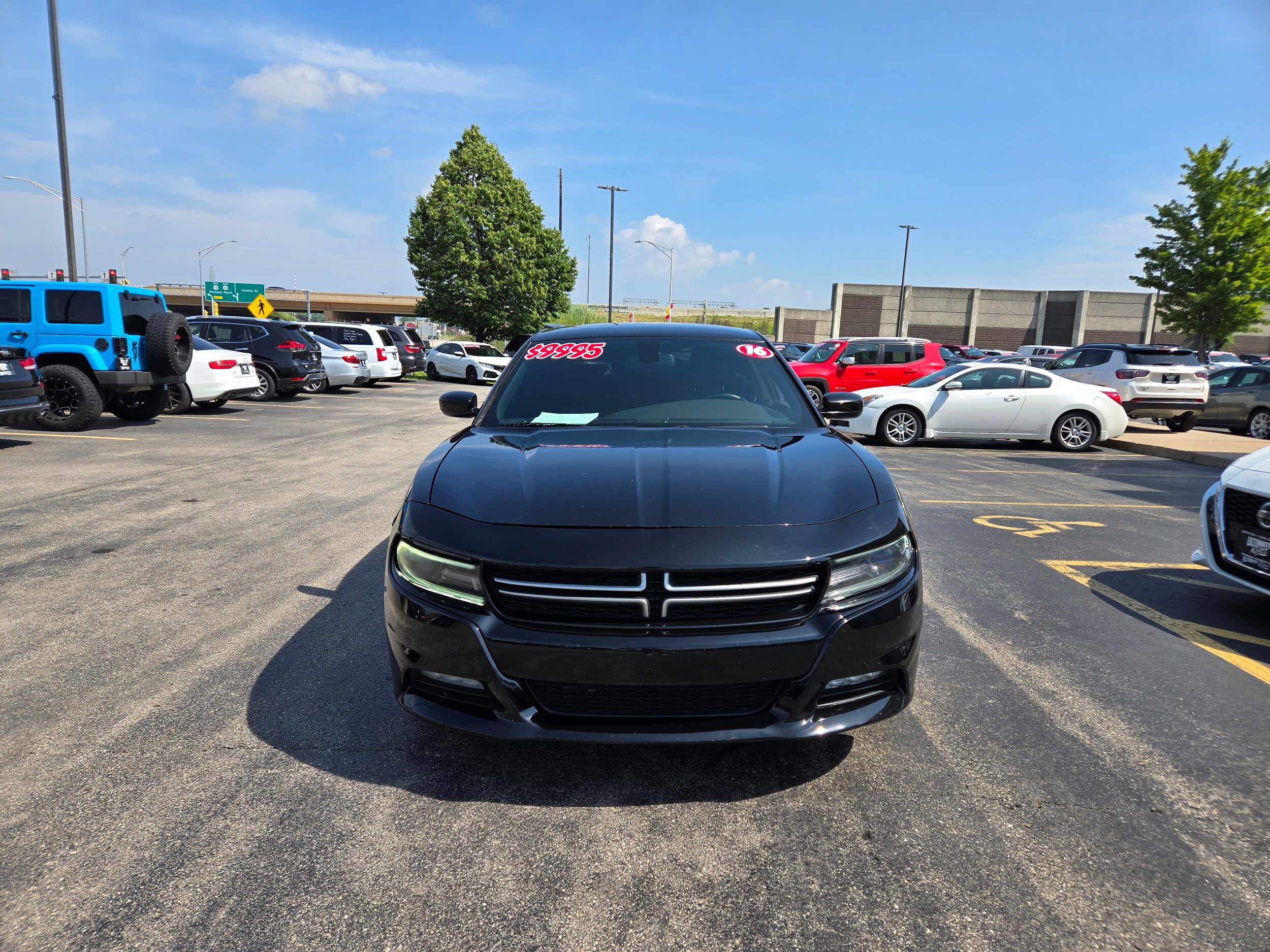 2016 Dodge Charger SE photo 2