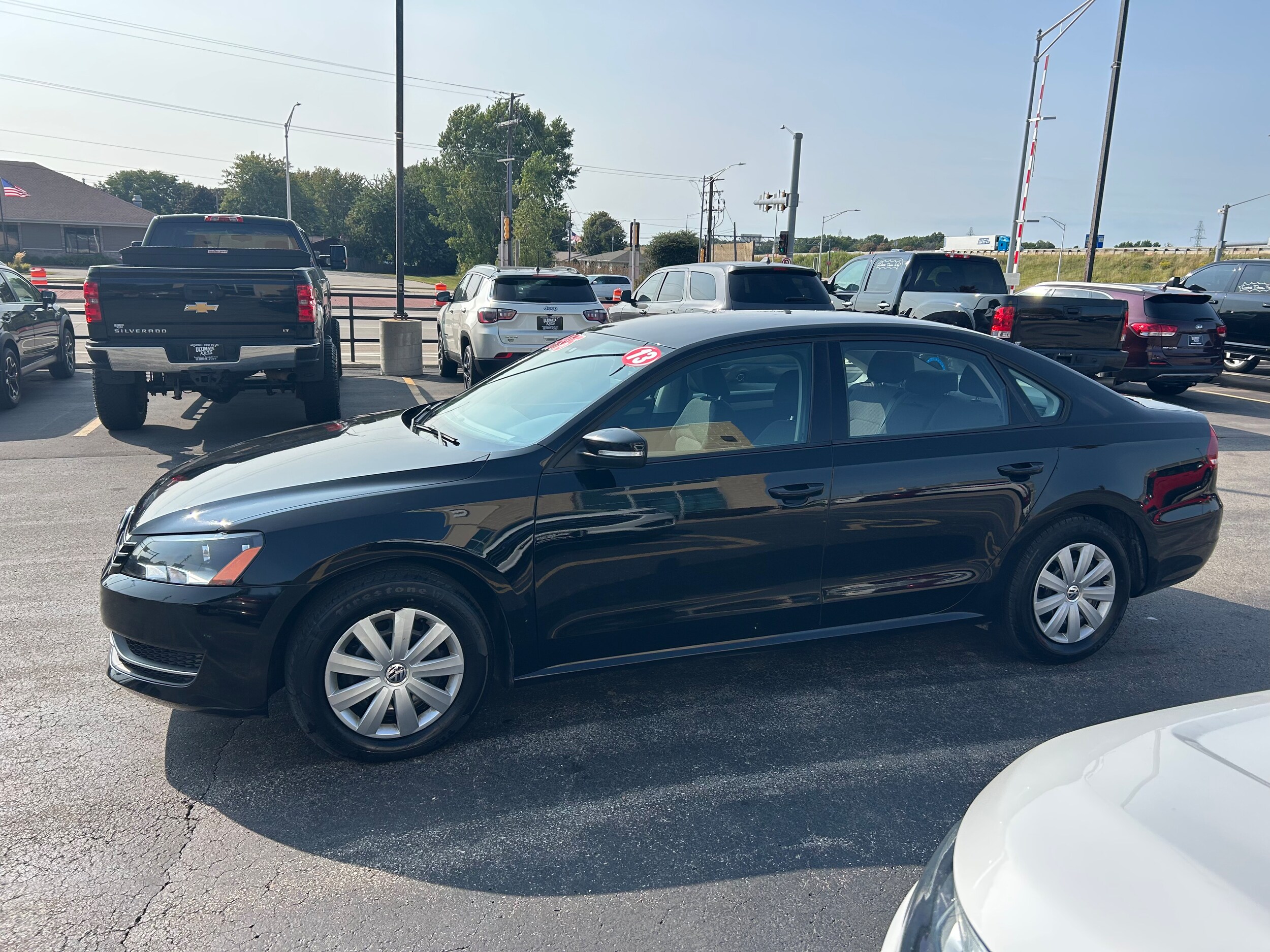 2013 Volkswagen Passat S photo 2