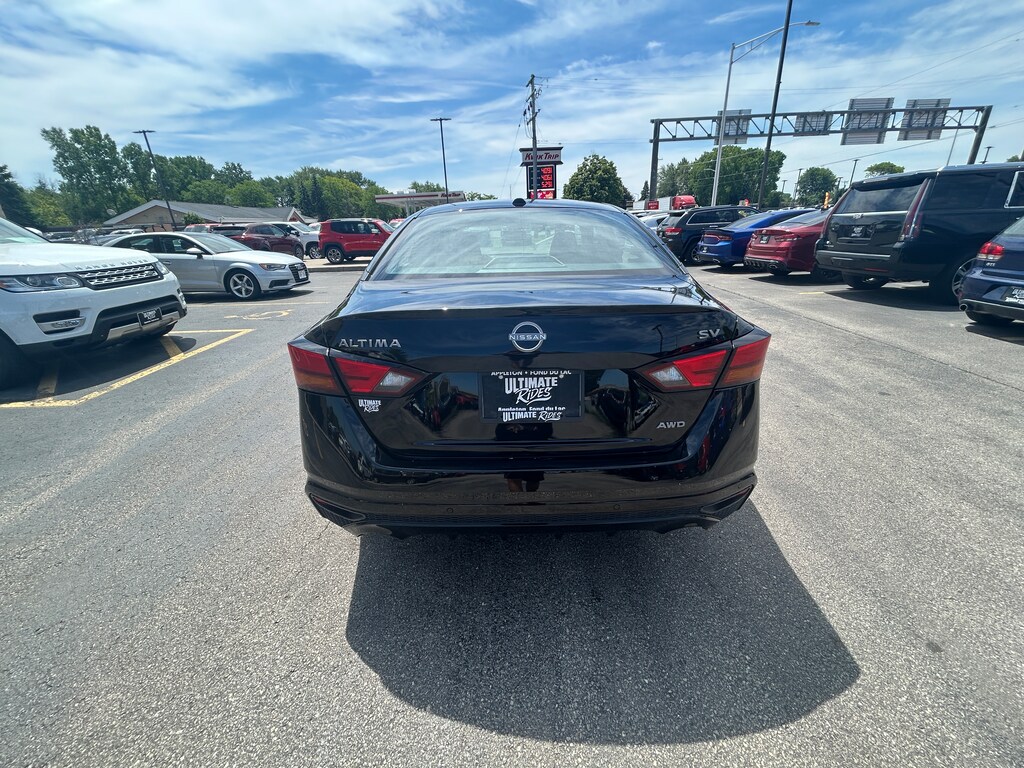 Used 2024 Nissan Altima 2.5 SV Sedan