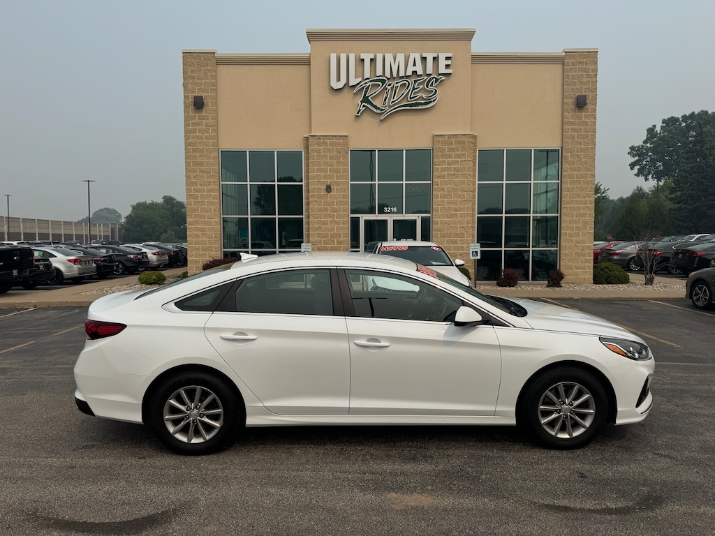 Used 2022 Toyota Camry Hybrid LE Sedan