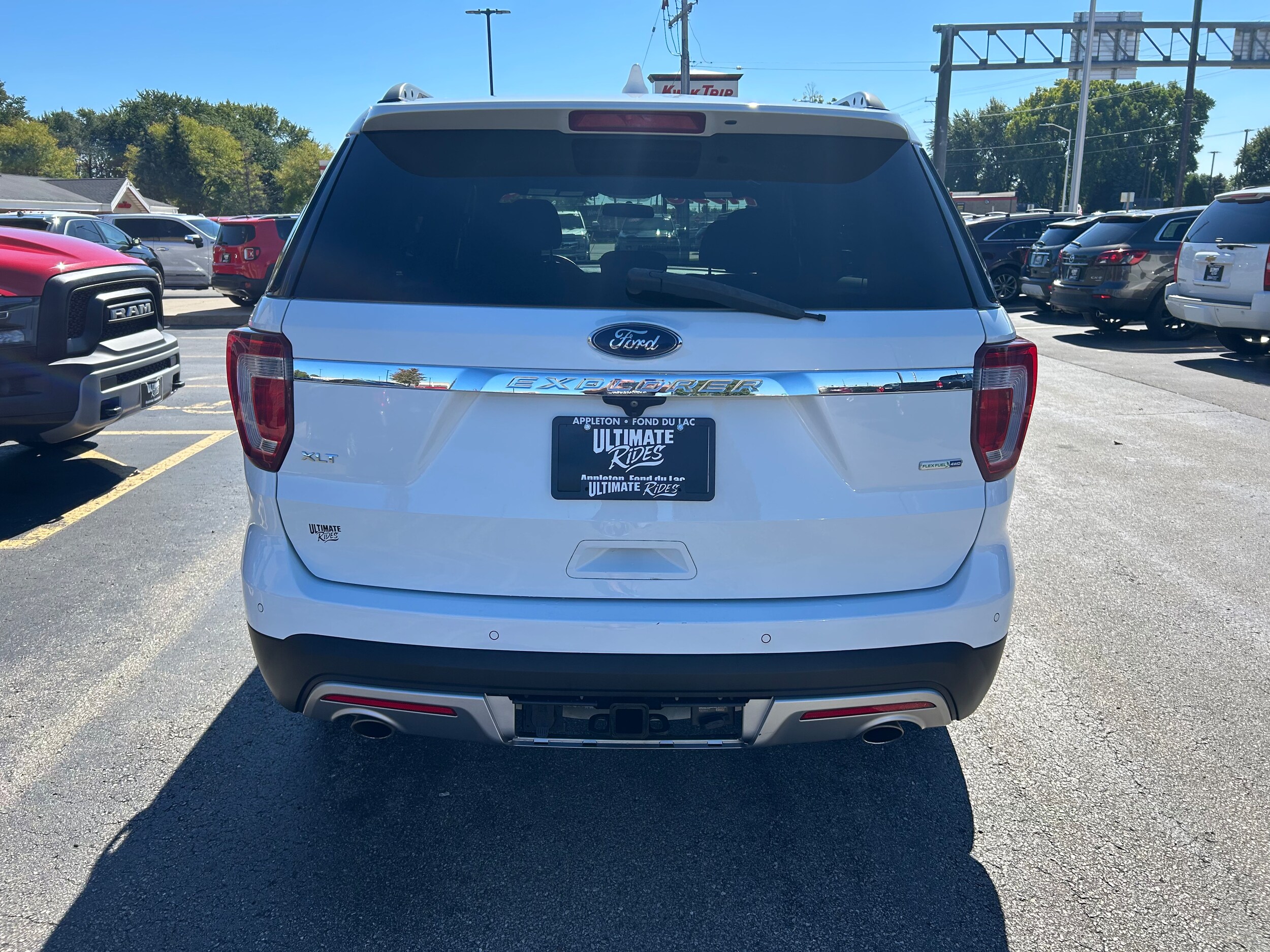 2016 Ford Explorer XLT photo 2