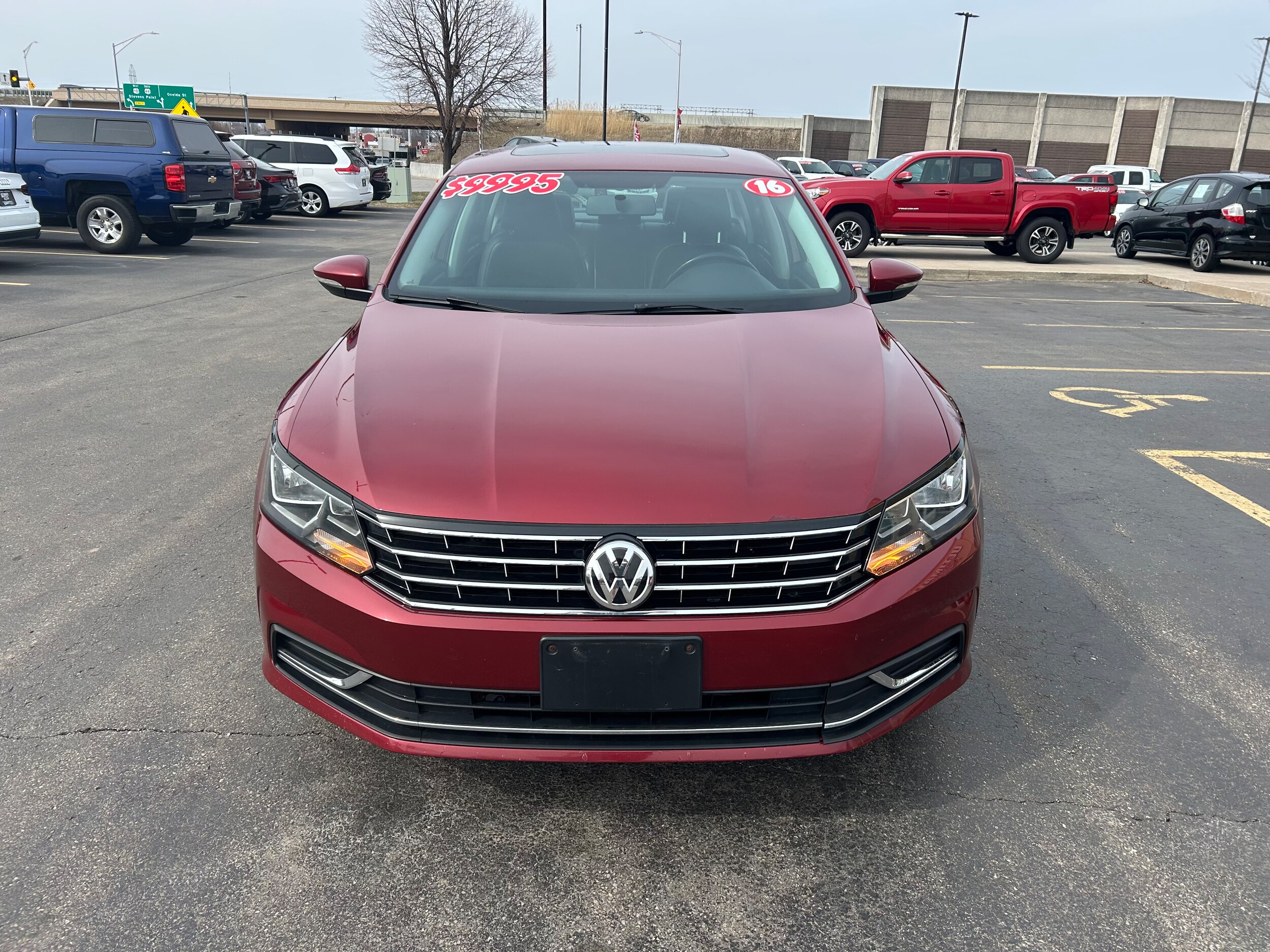 2016 Volkswagen Passat SE photo 2