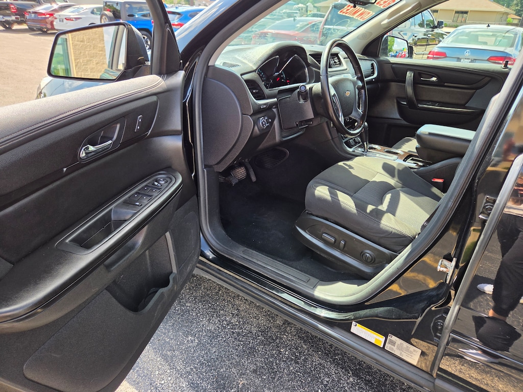 Used 2017 Chevrolet Traverse LT w/1LT SUV