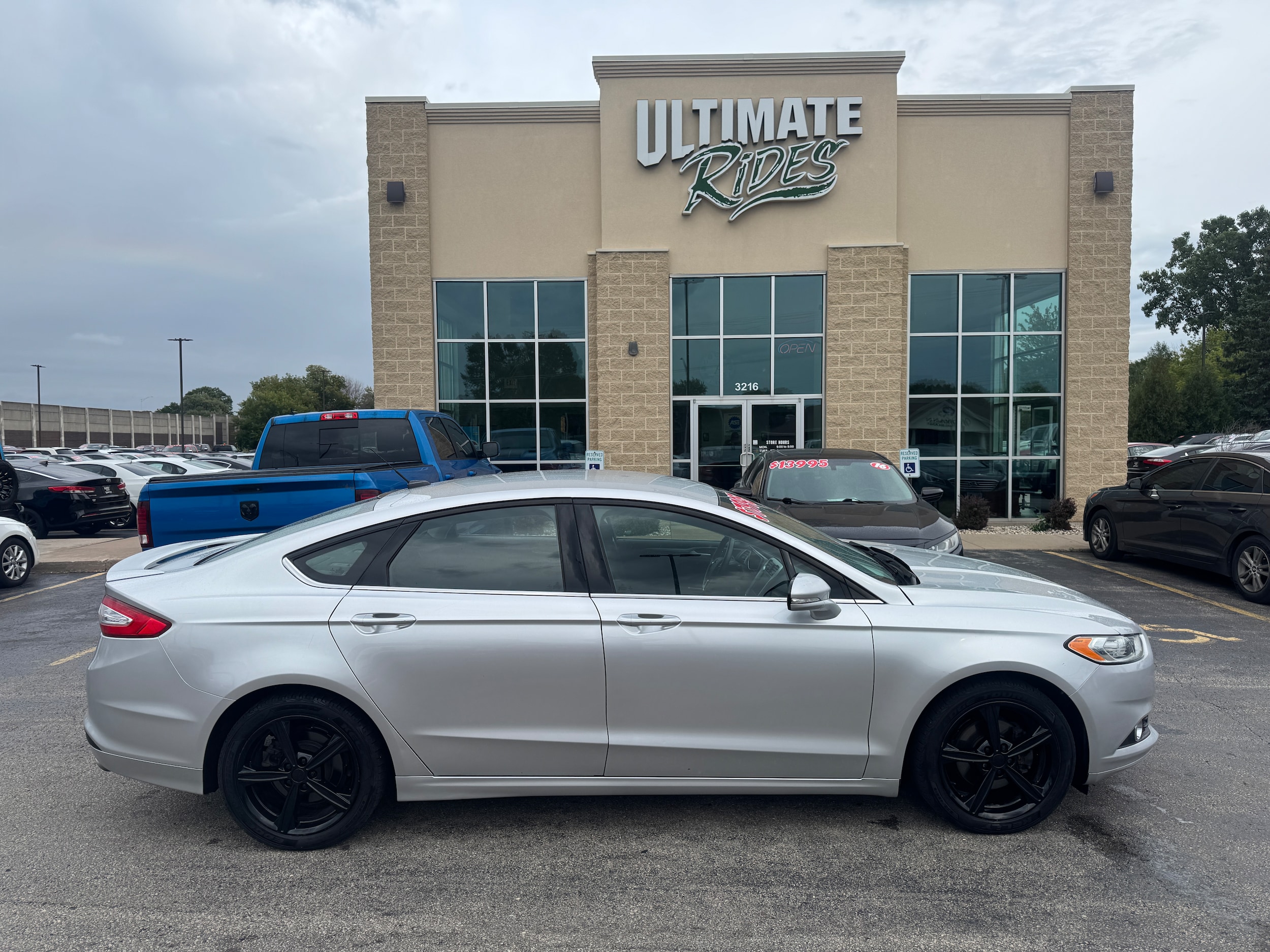Silver 2016 Ford Fusion Sedan Front-Wheel Drive 6-Speed Automatic