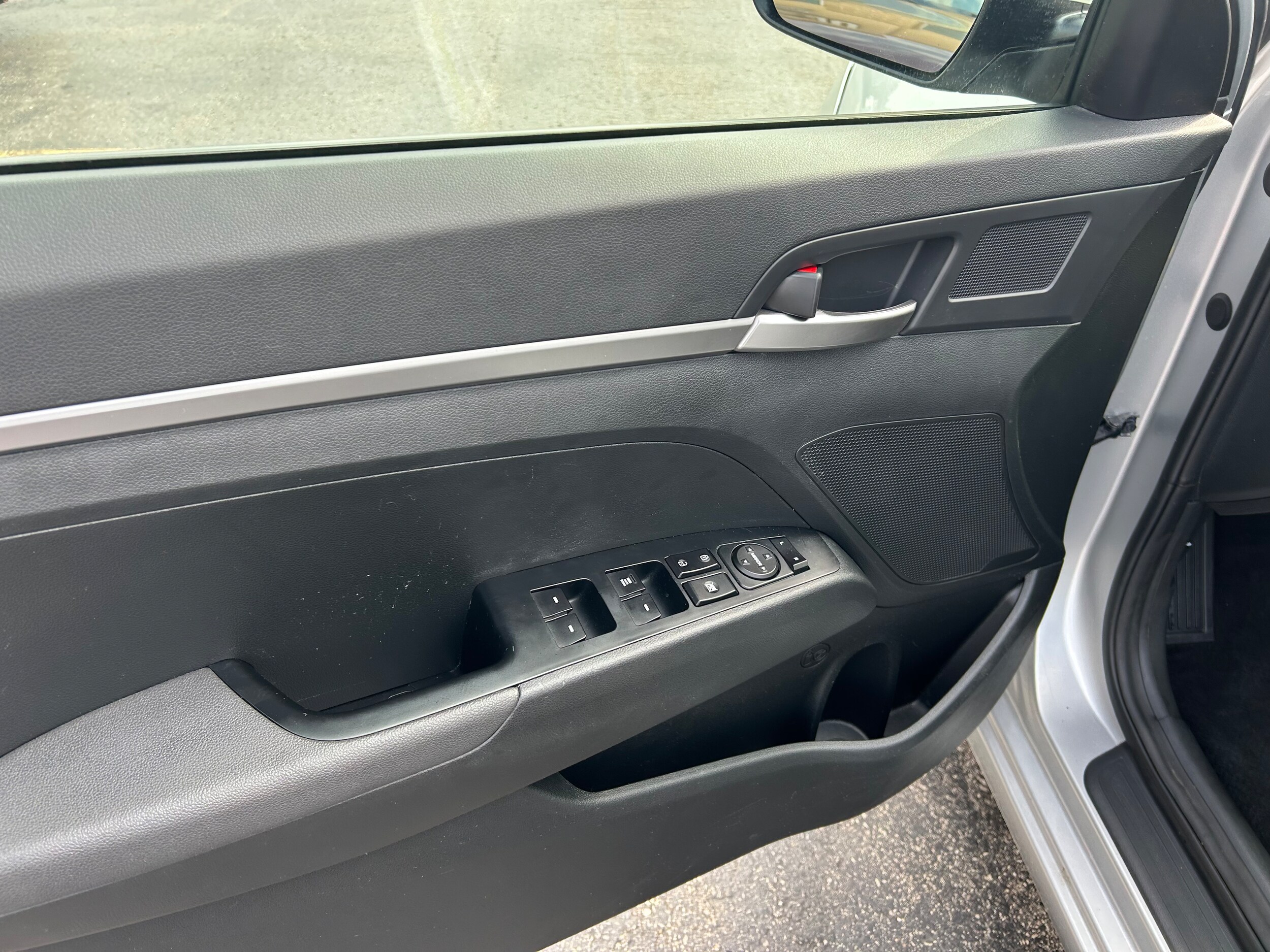 2019 Hyundai Elantra SE photo 2