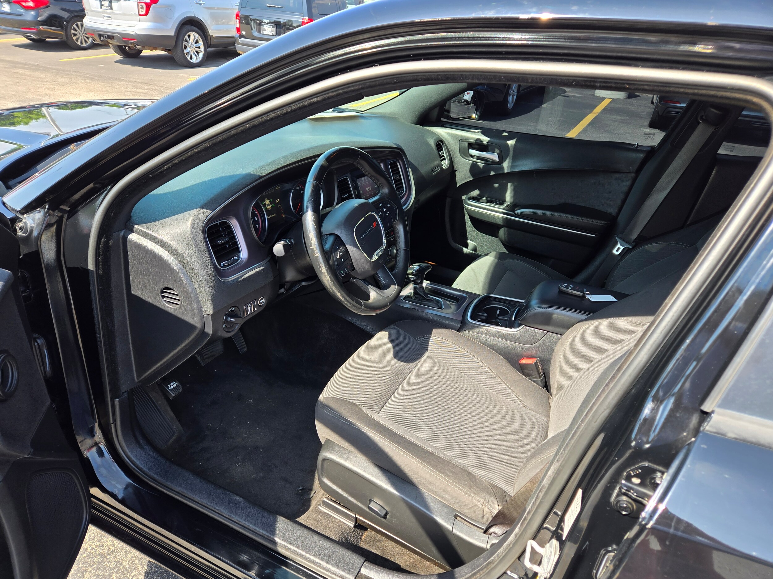 2016 Dodge Charger SE photo 4