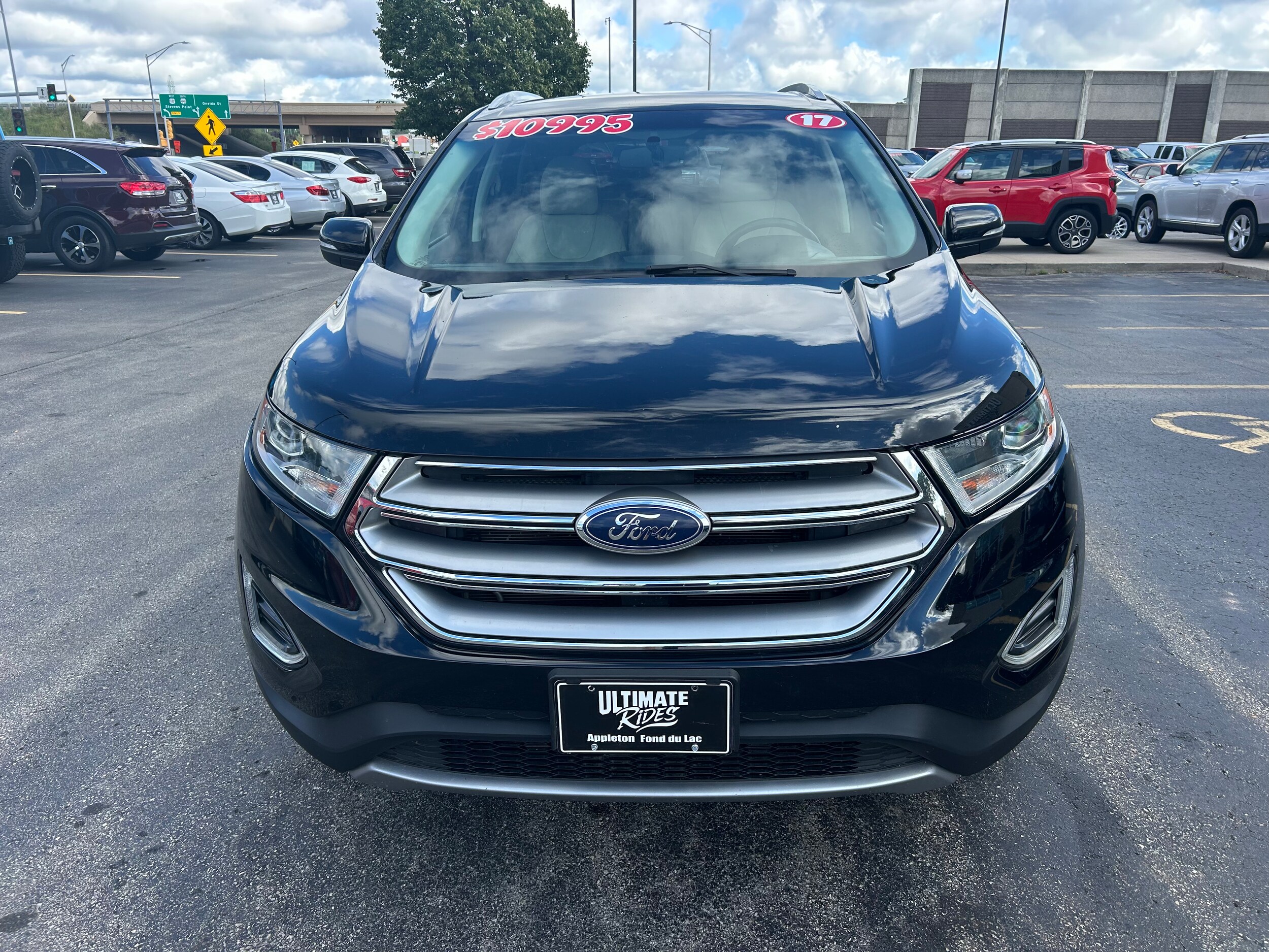 2017 Ford Edge Titanium photo 2