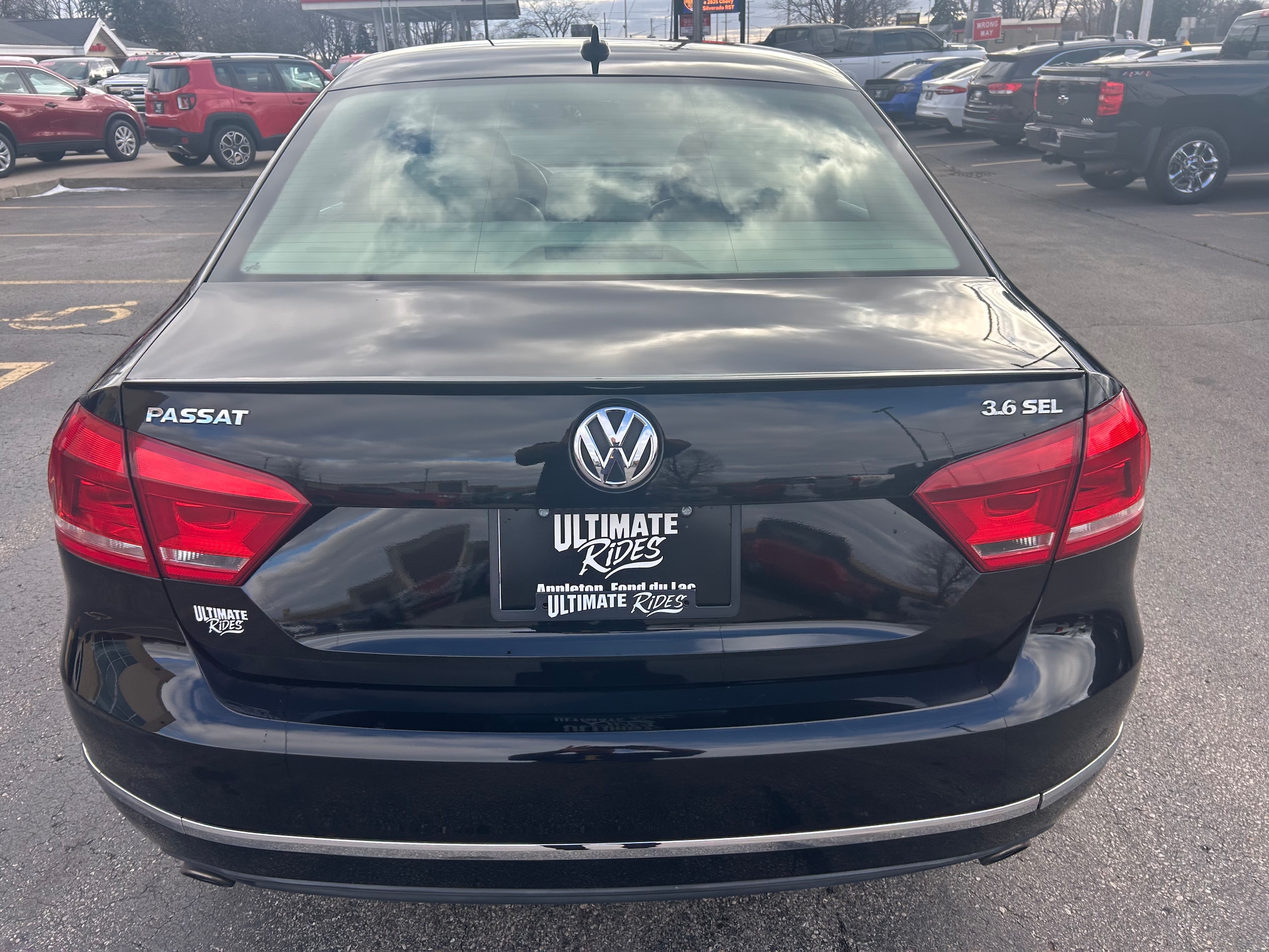 2012 Volkswagen Passat SEL photo 4