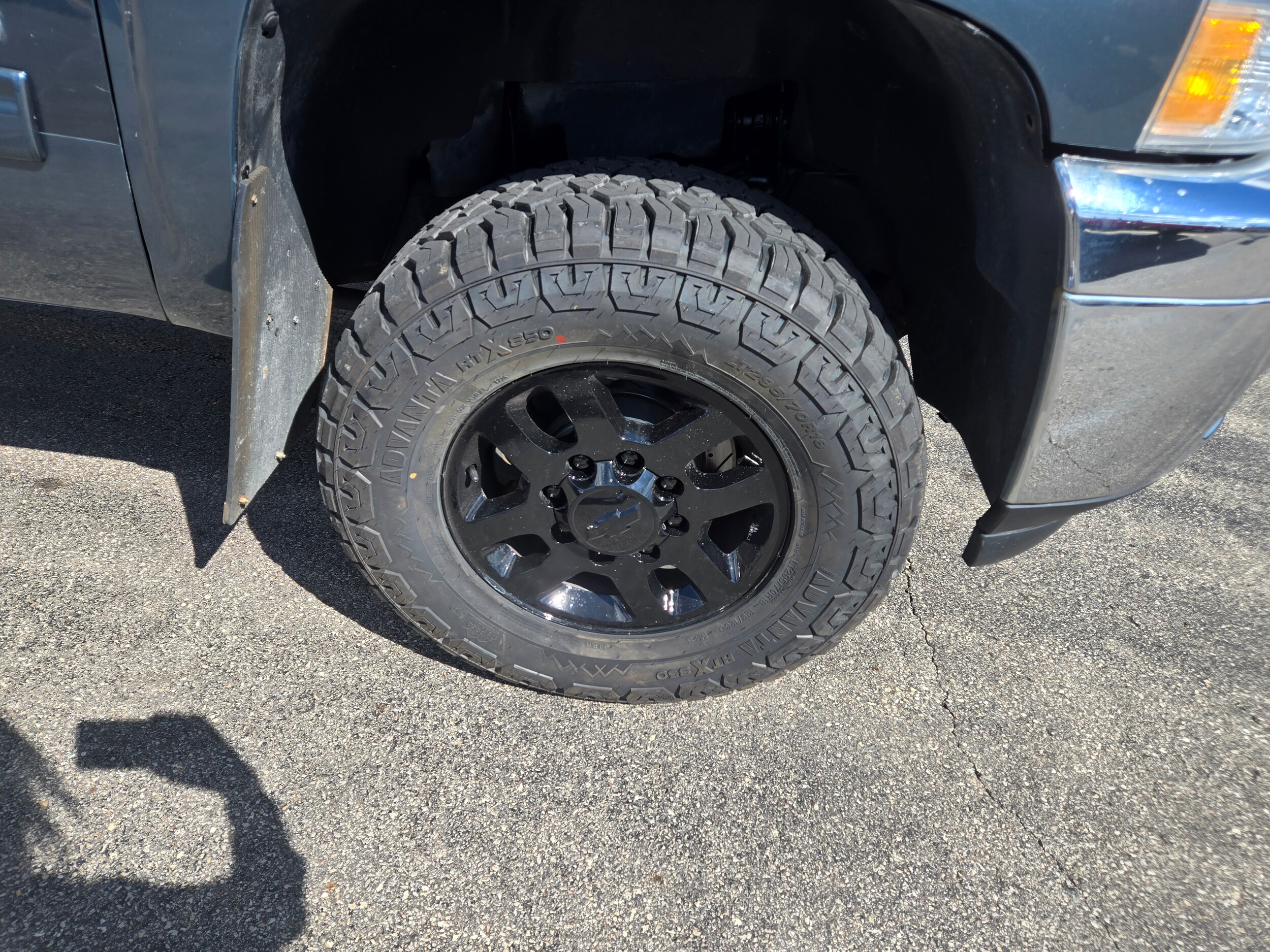 2013 Chevrolet Silverado 2500HD LT photo 2