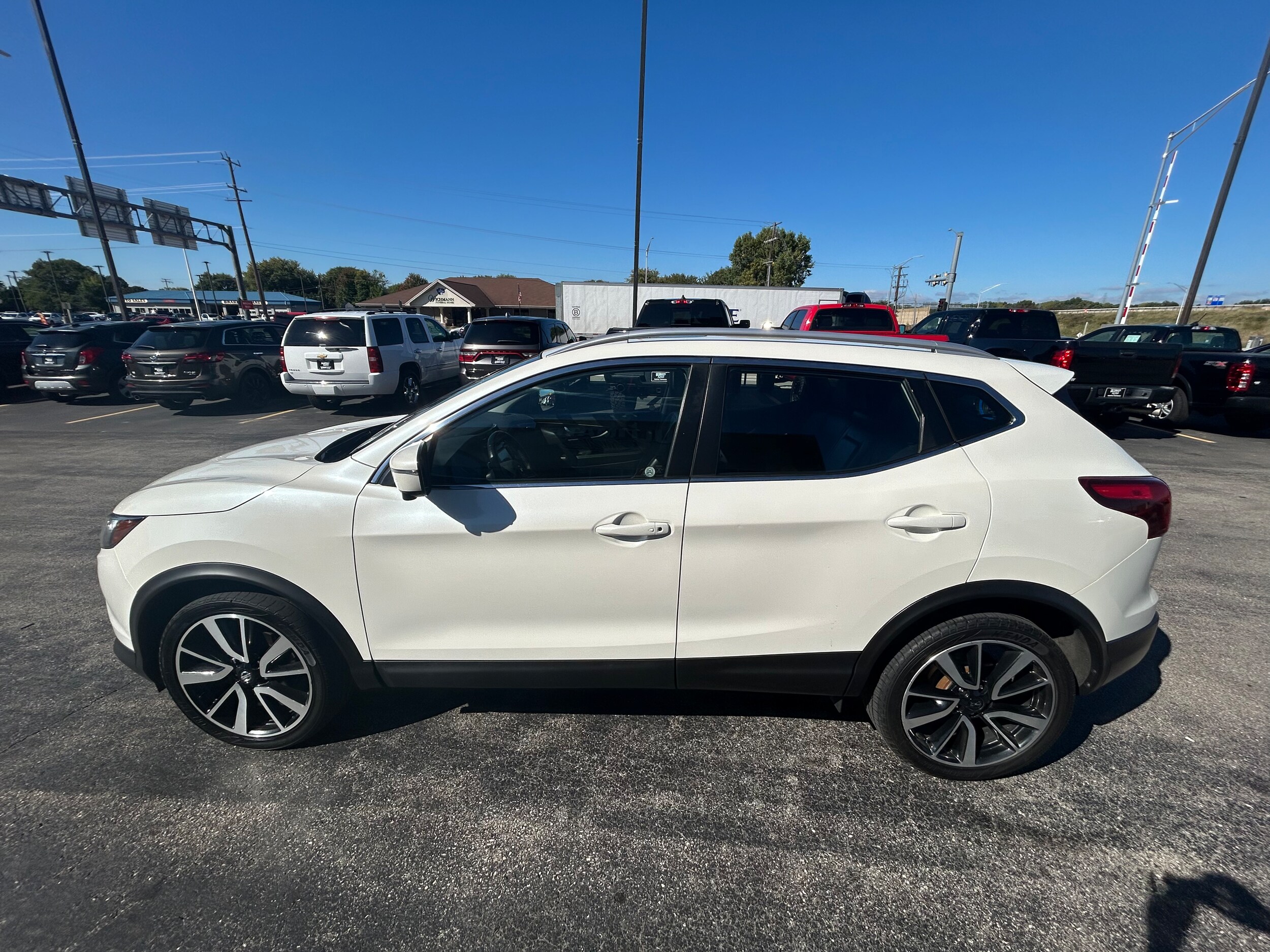 2017 Nissan Rogue Sport SL photo 3