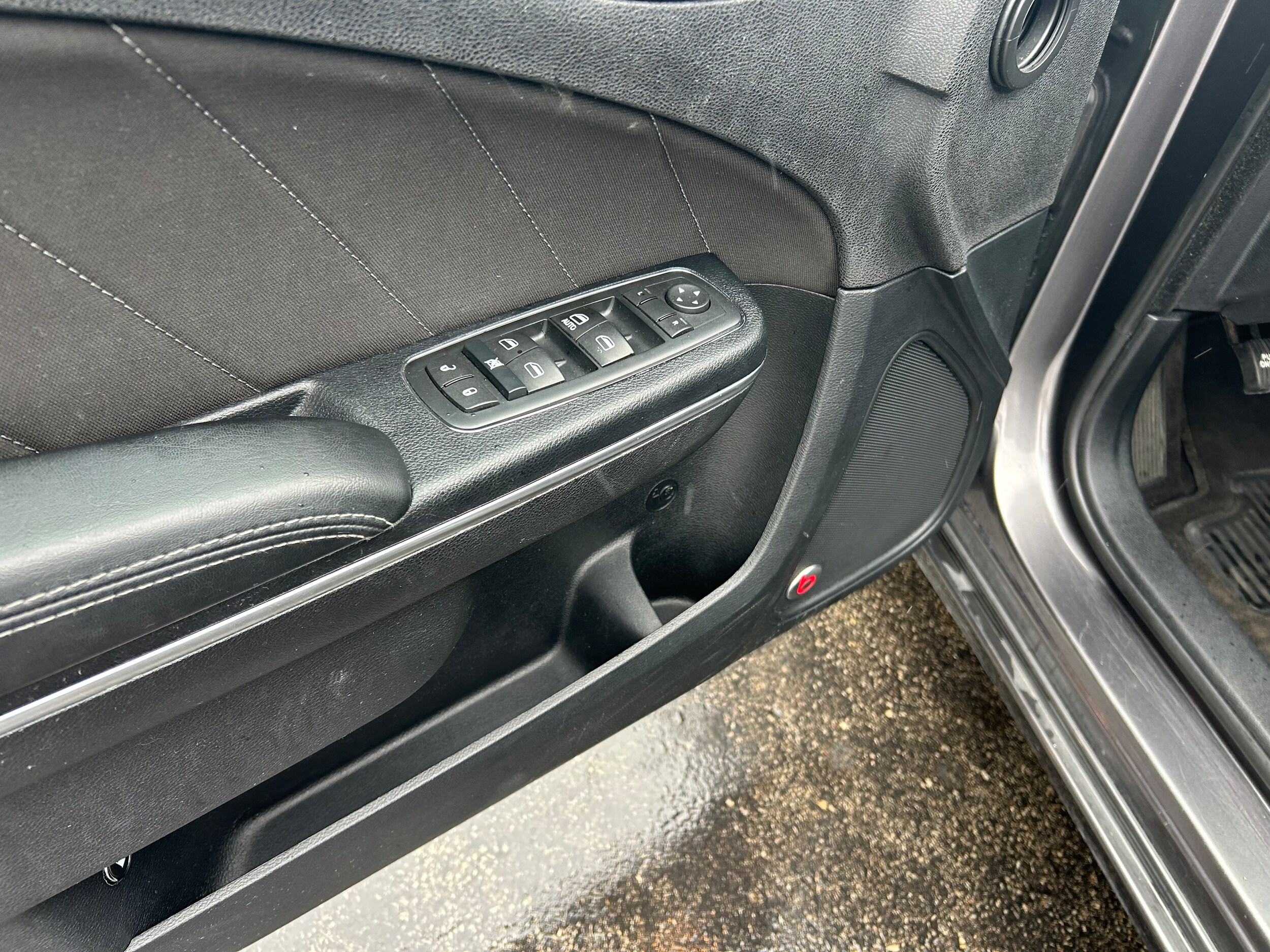 2015 Dodge Charger SXT photo 4