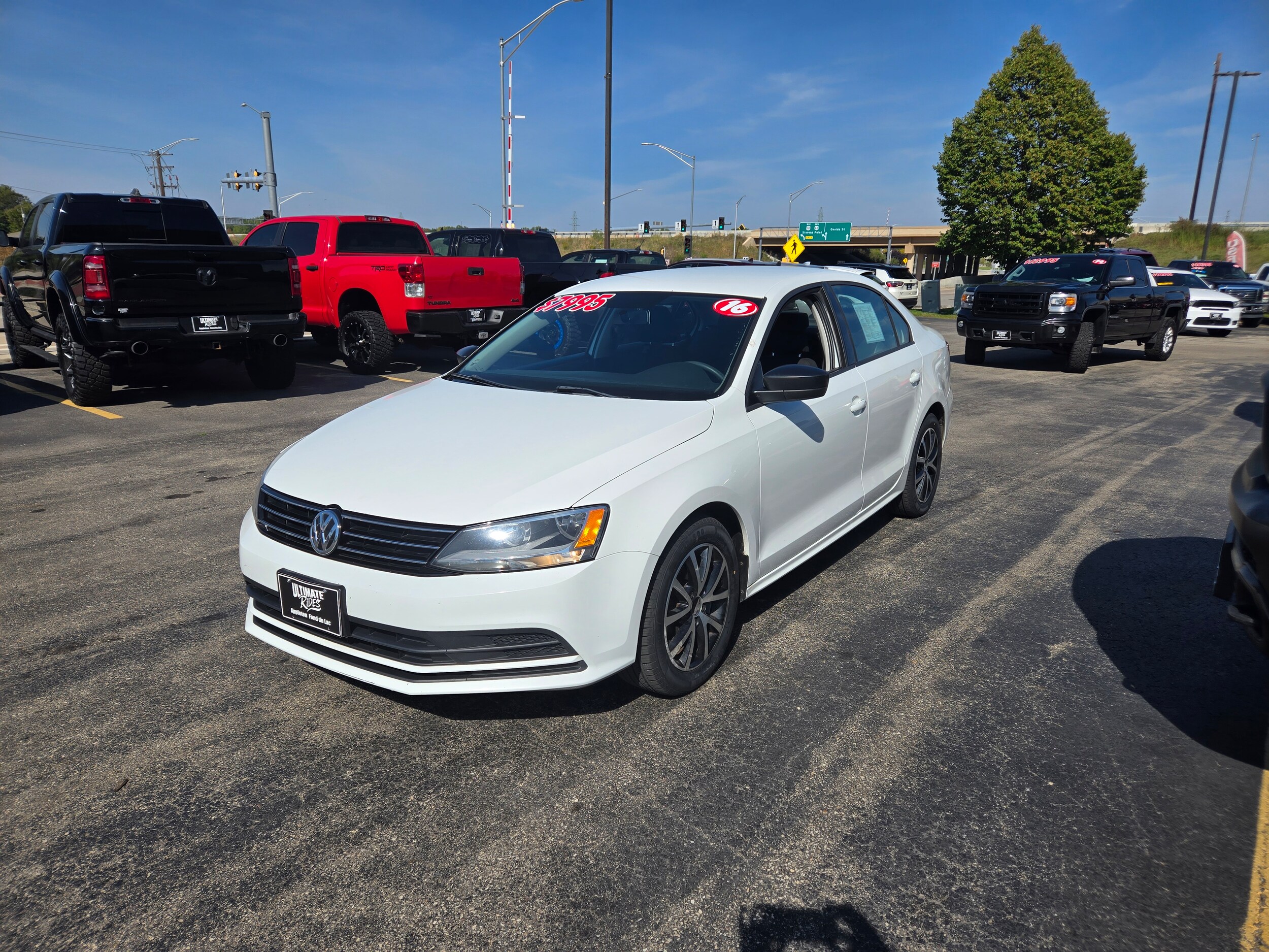 2016 Volkswagen Jetta S photo 2