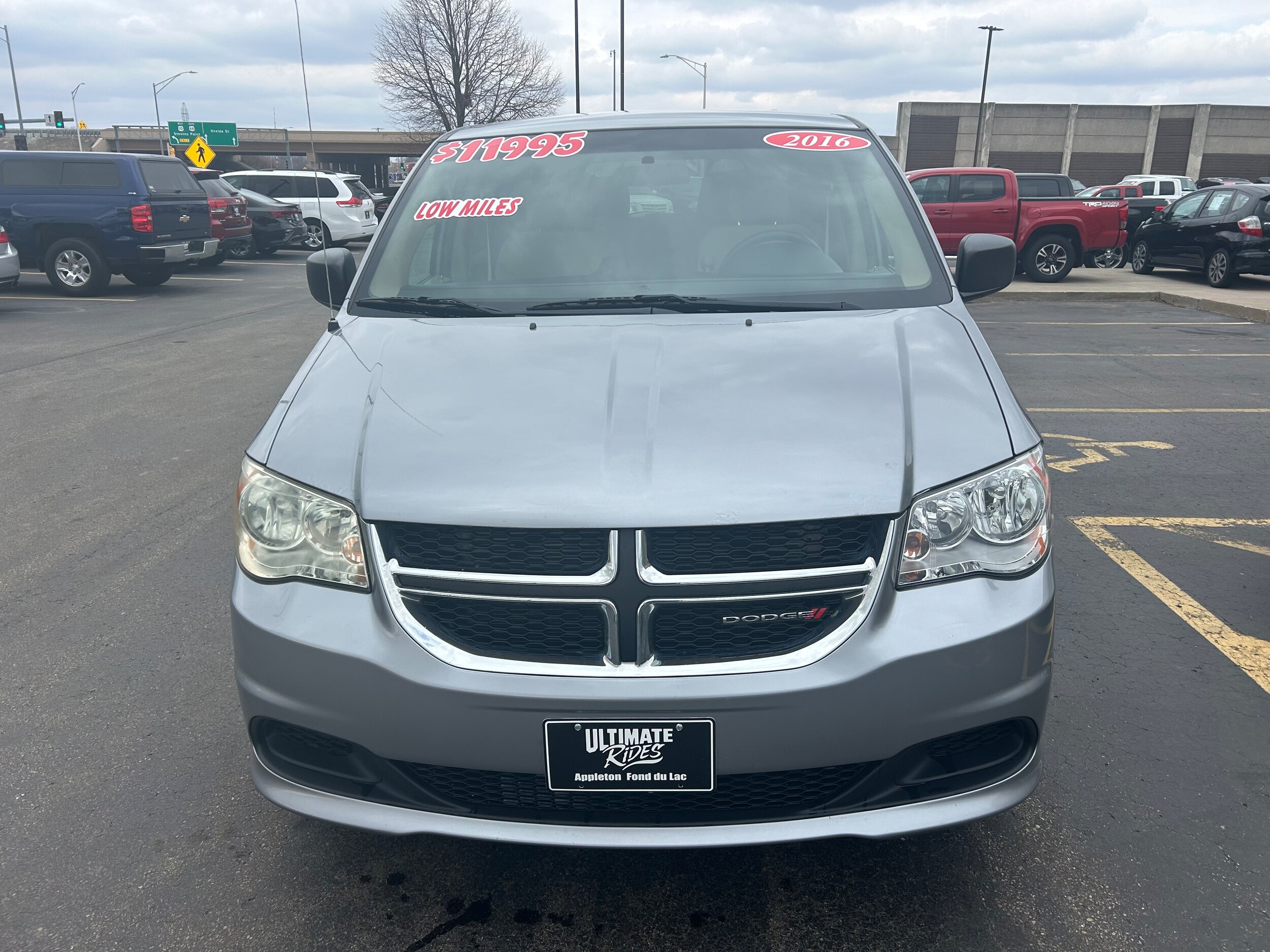 2016 Dodge Grand Caravan SE photo 2