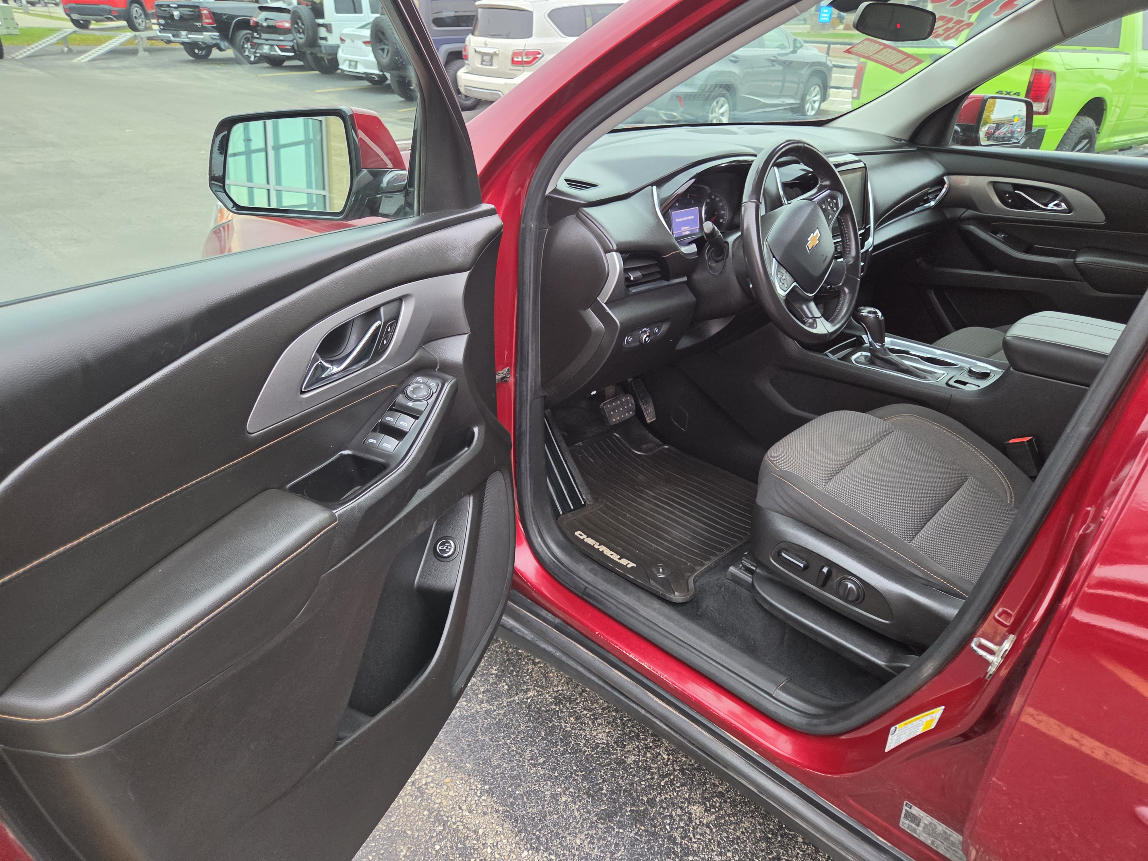 Used 2020 Chevrolet Traverse LT Cloth w/1LT SUV