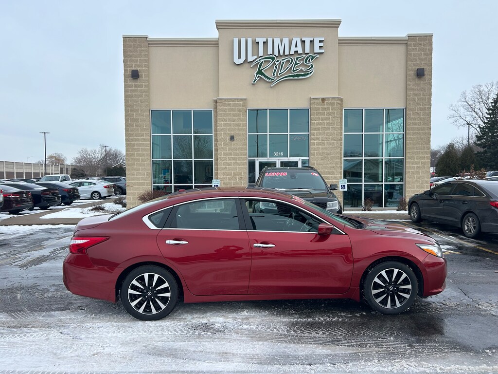 Used 2016 Nissan Altima SV Sedan