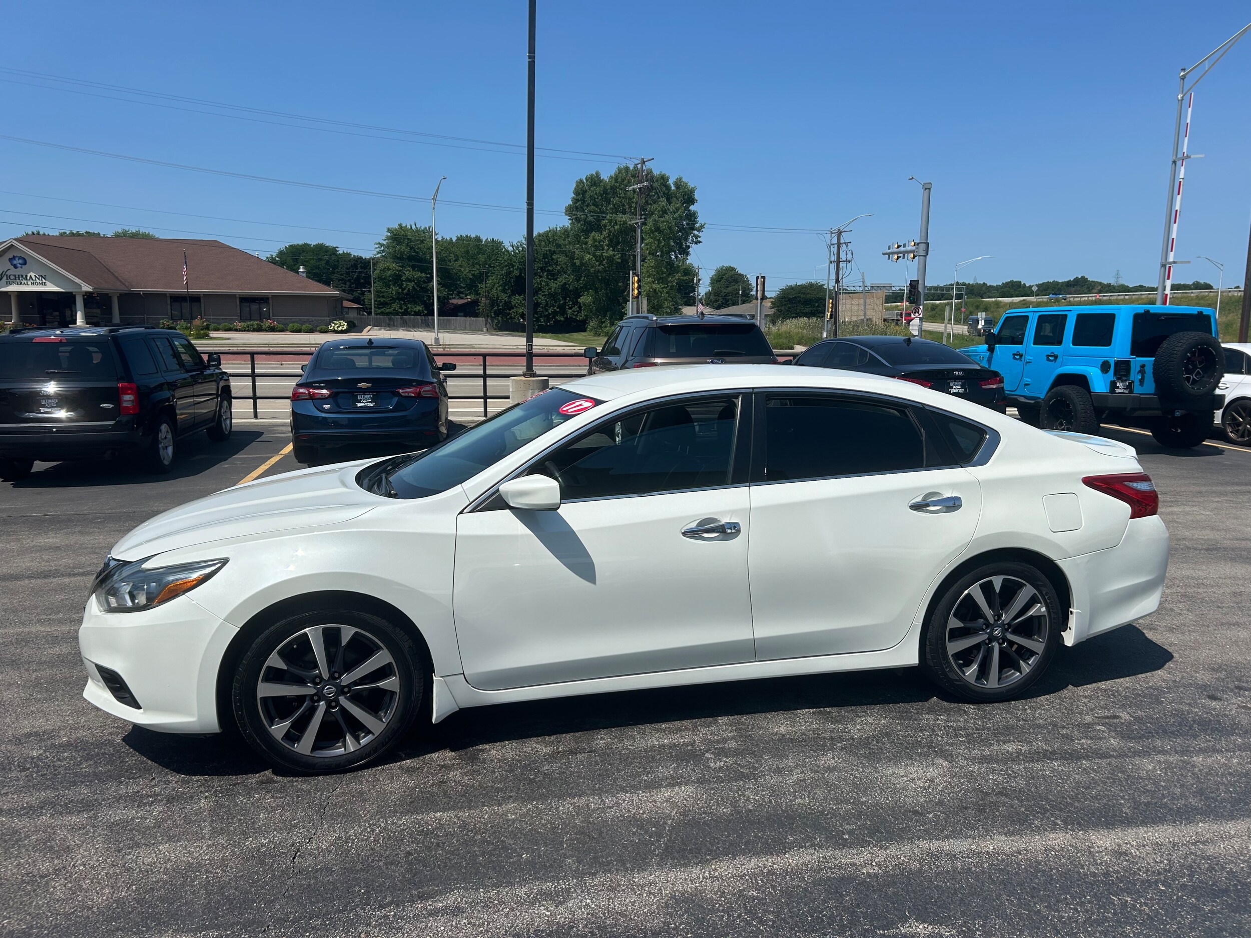 2017 Nissan Altima SR photo 3