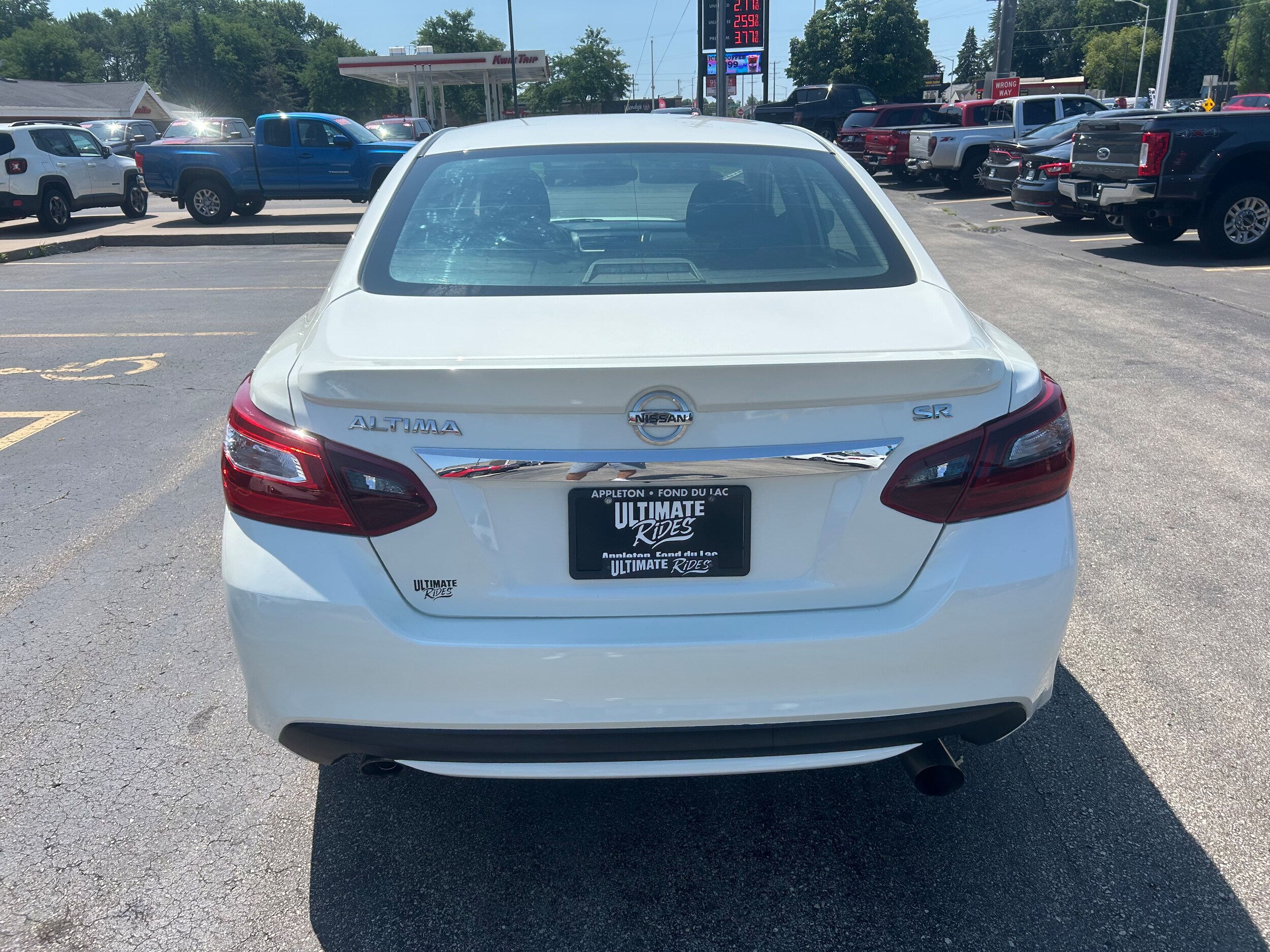 2017 Nissan Altima SR photo 4