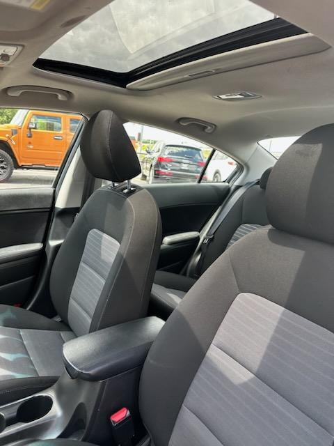 2017 Kia Forte S photo 3