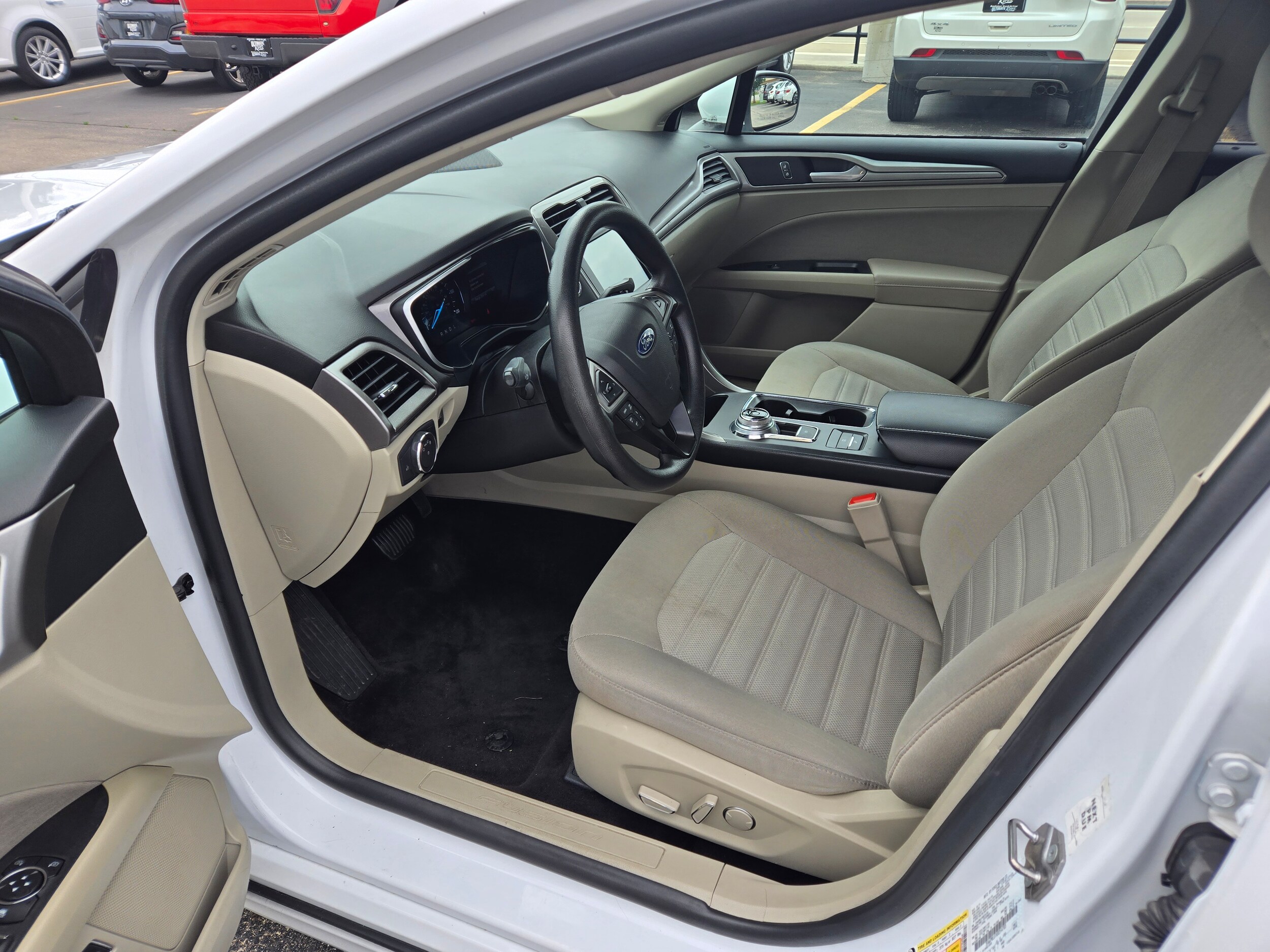 2019 Ford Fusion Hybrid SE photo 3