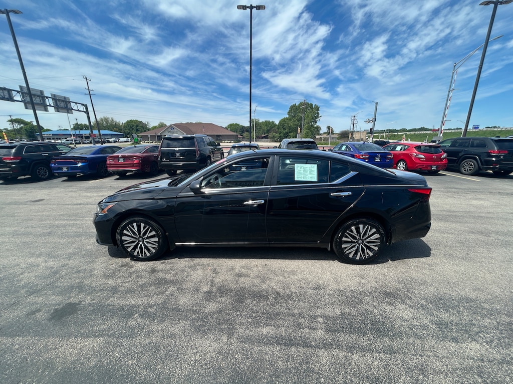 Used 2024 Nissan Altima 2.5 SV Sedan