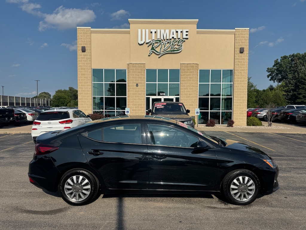 Used 2020 Hyundai Elantra SE Sedan