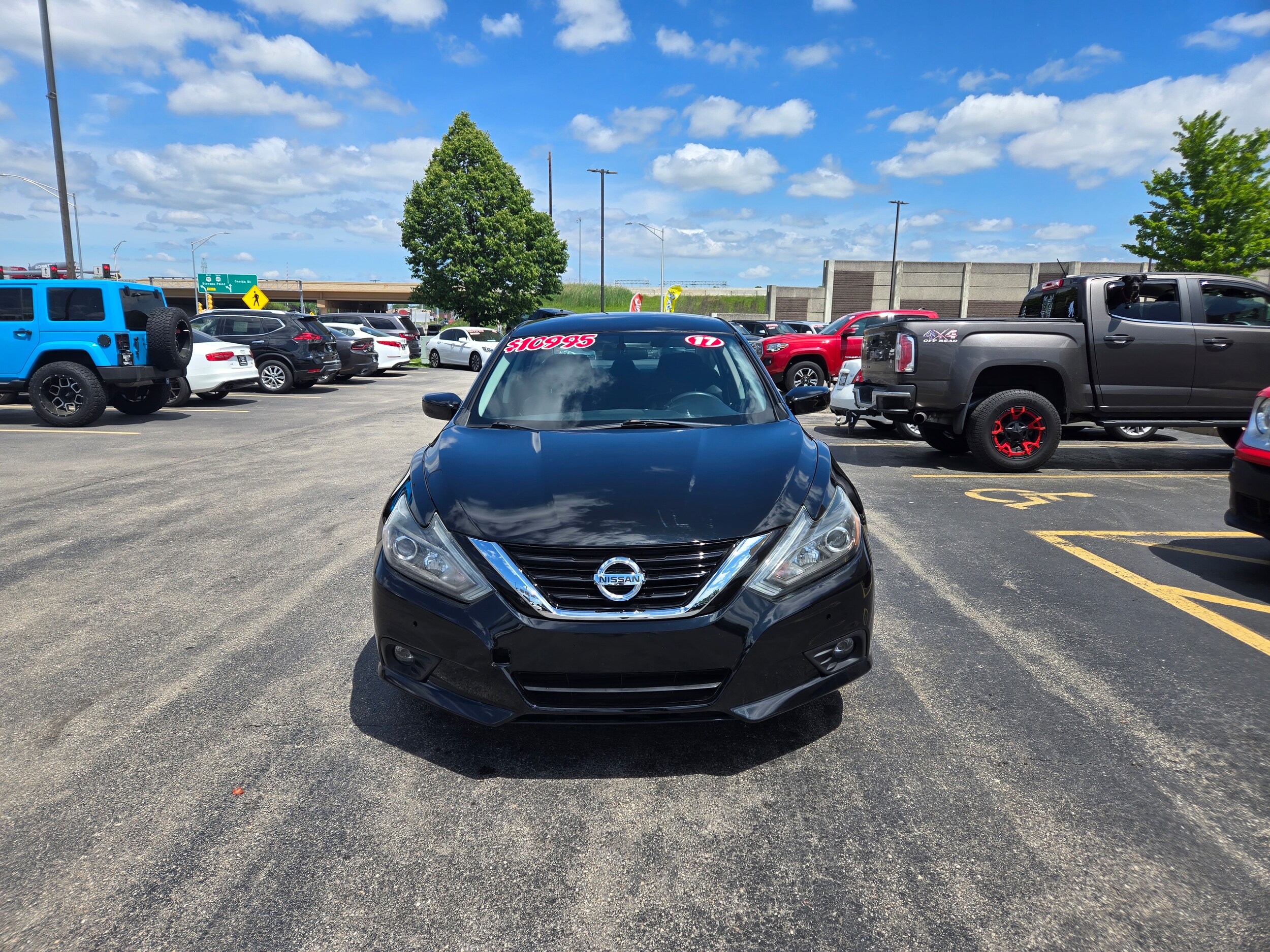 2017 Nissan Altima 2.5 photo 2