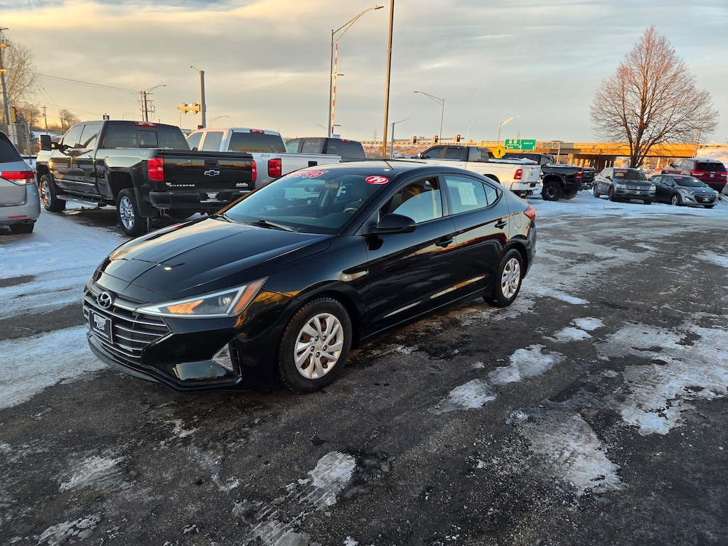 Used 2019 Hyundai Elantra SE Sedan